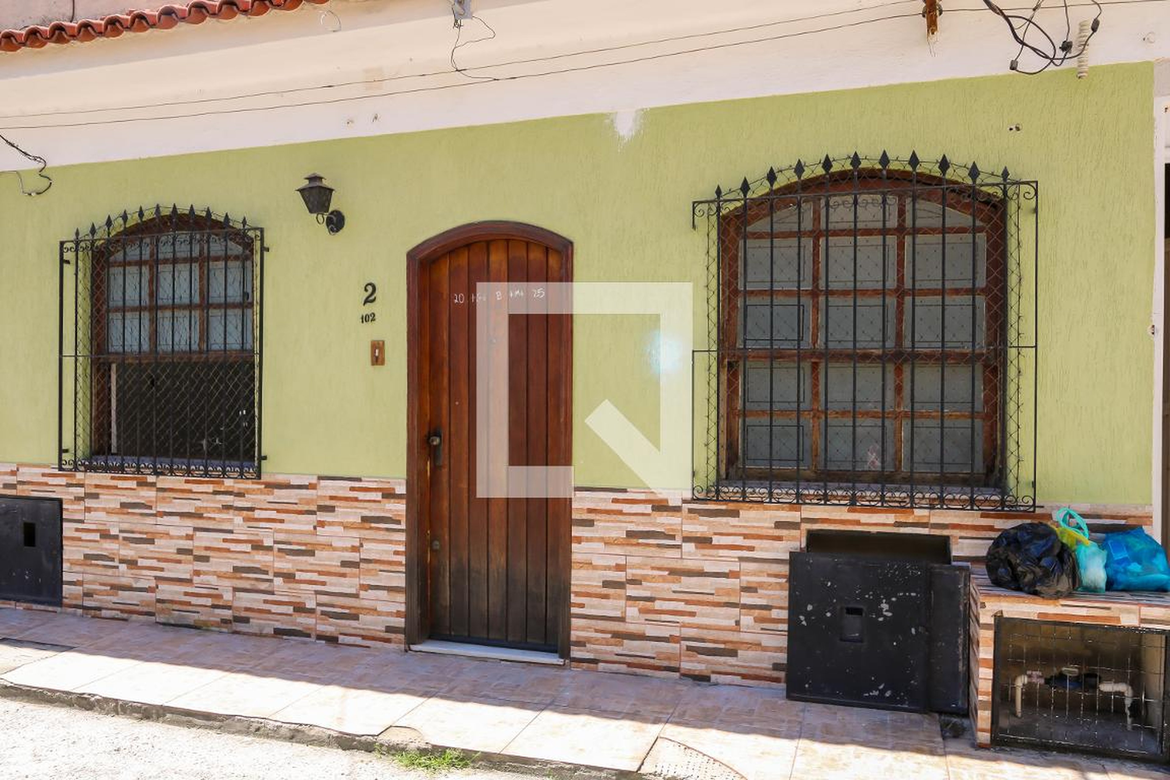 Fachada Condomínio em Rua Adriano, 150