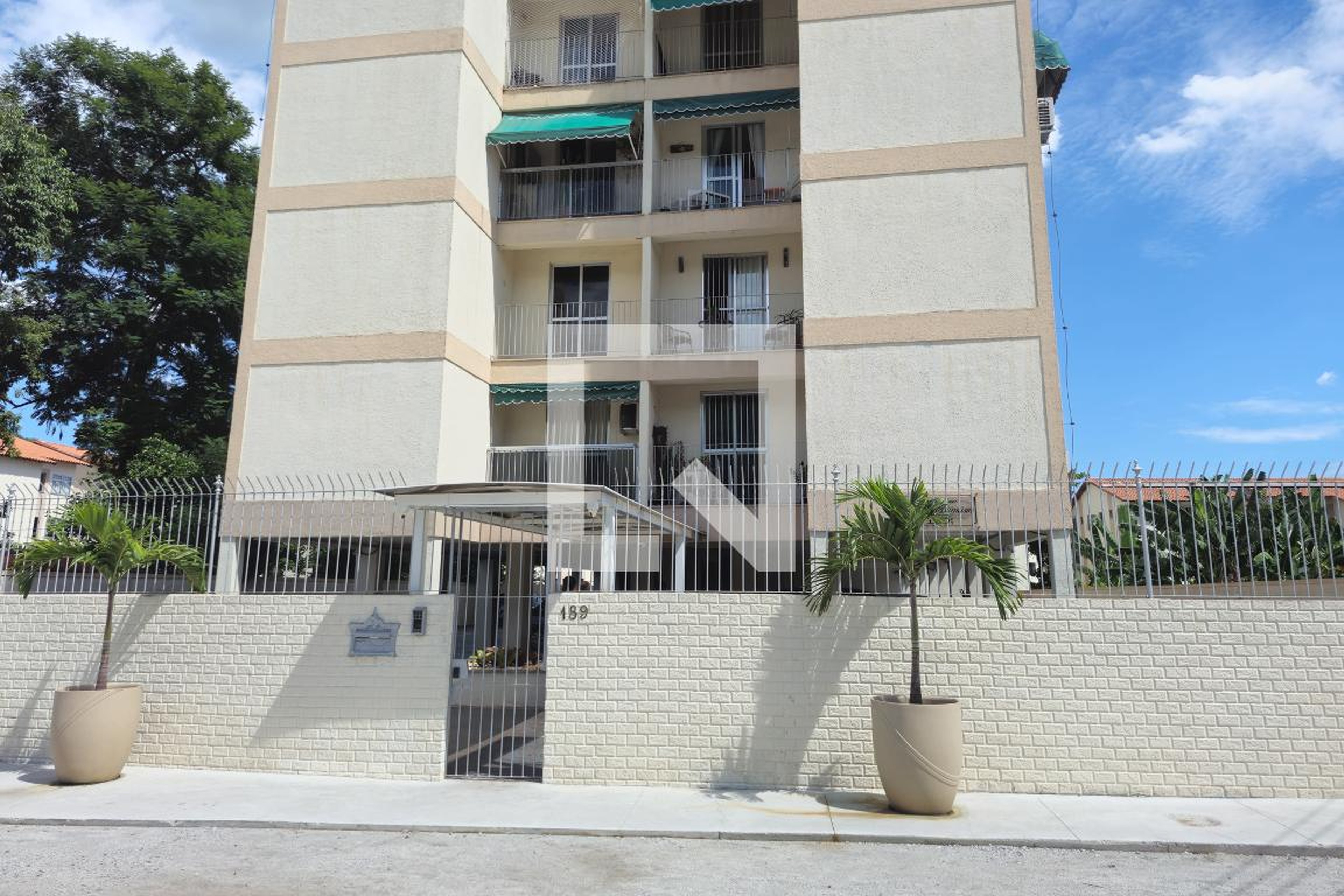 Fachada Condomínio em Avenida Cesário de Melo, 189