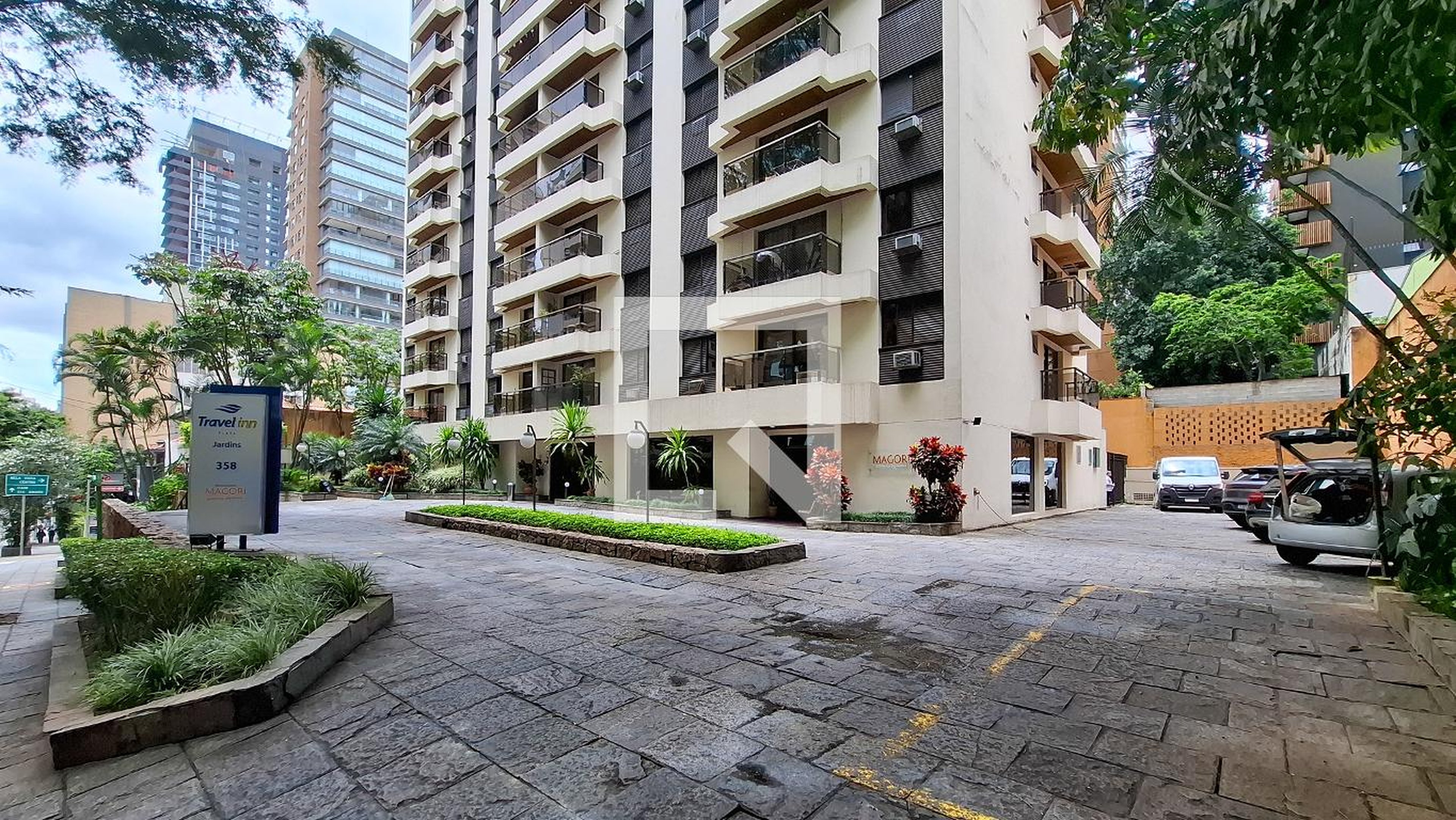 Fachada do Prédio Condomínio Travel in