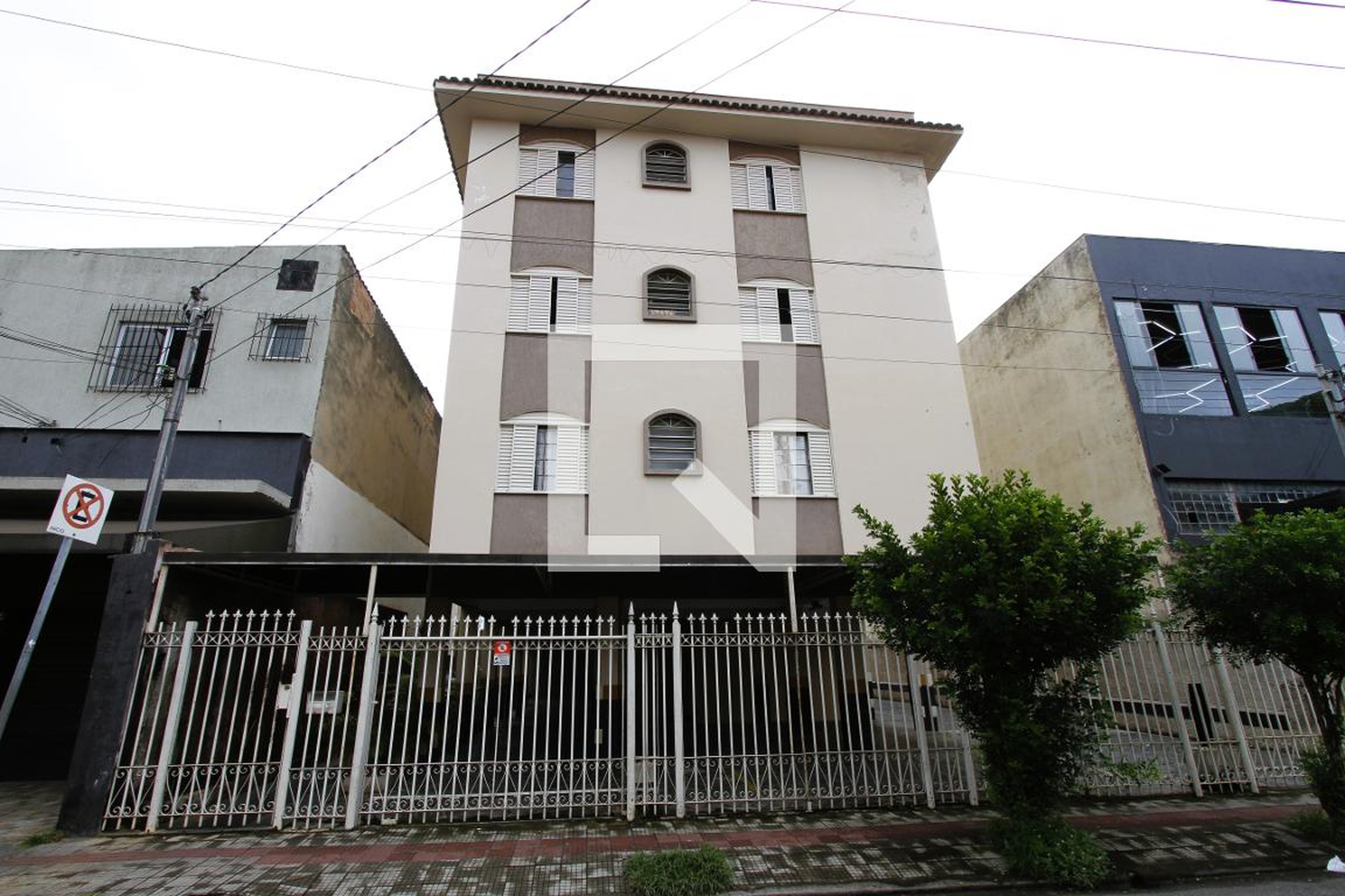 Fachada do Prédio Condomínio em Rua Francisco Bicalho, 1924