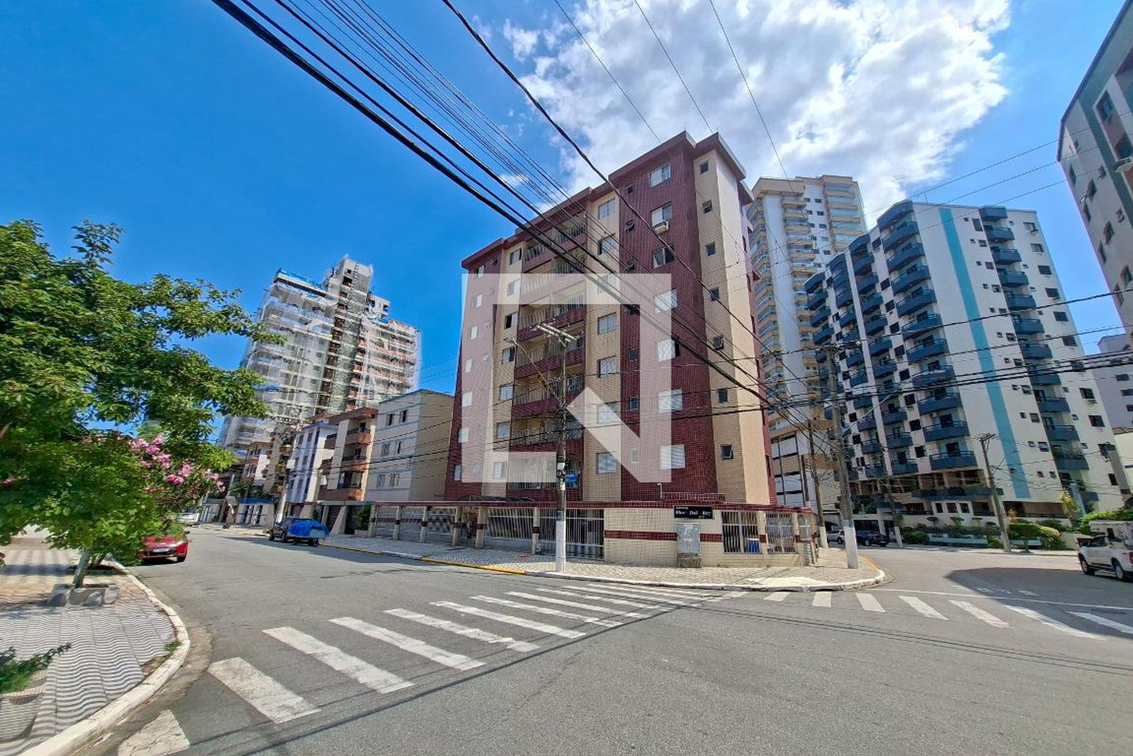 Fachada do prédio Condomínio Flor del Rey