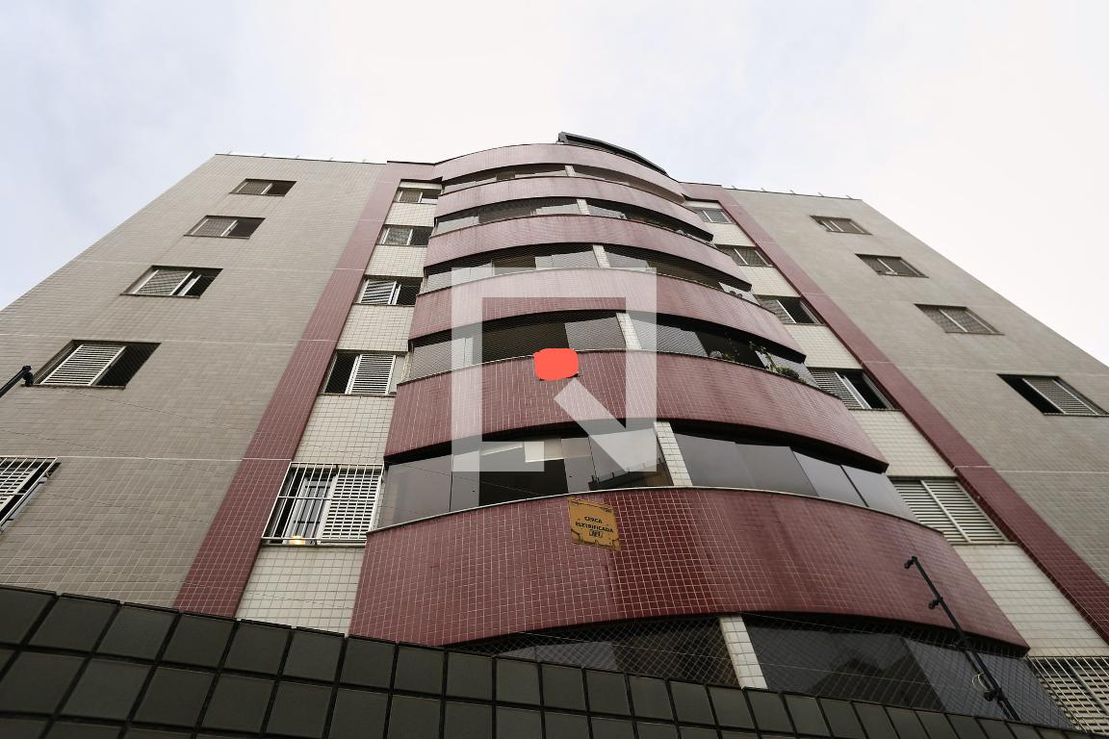 Fachada Condomínio em Rua Biaggio Polizzi, 240