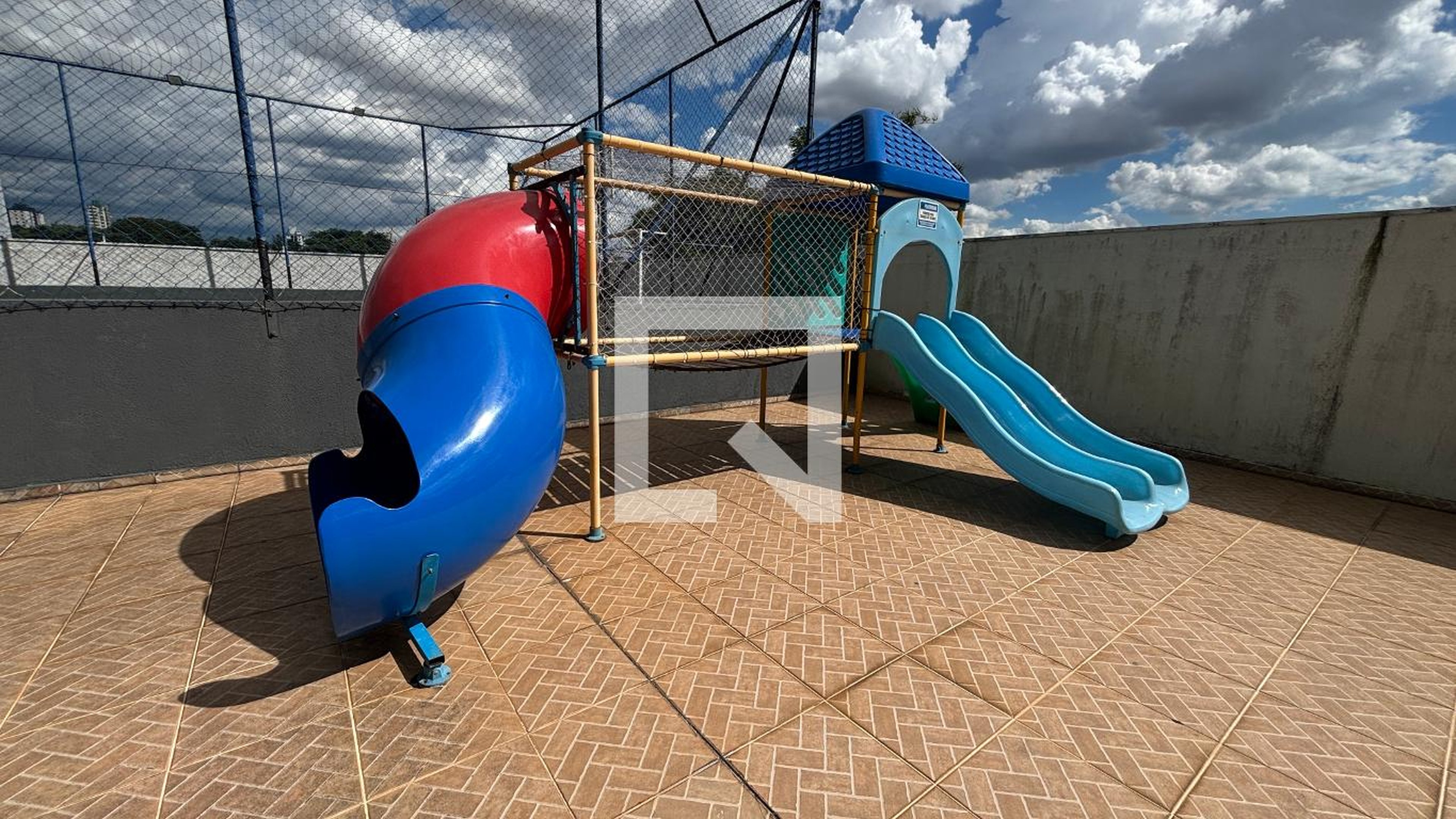 Playground - Esmeralda