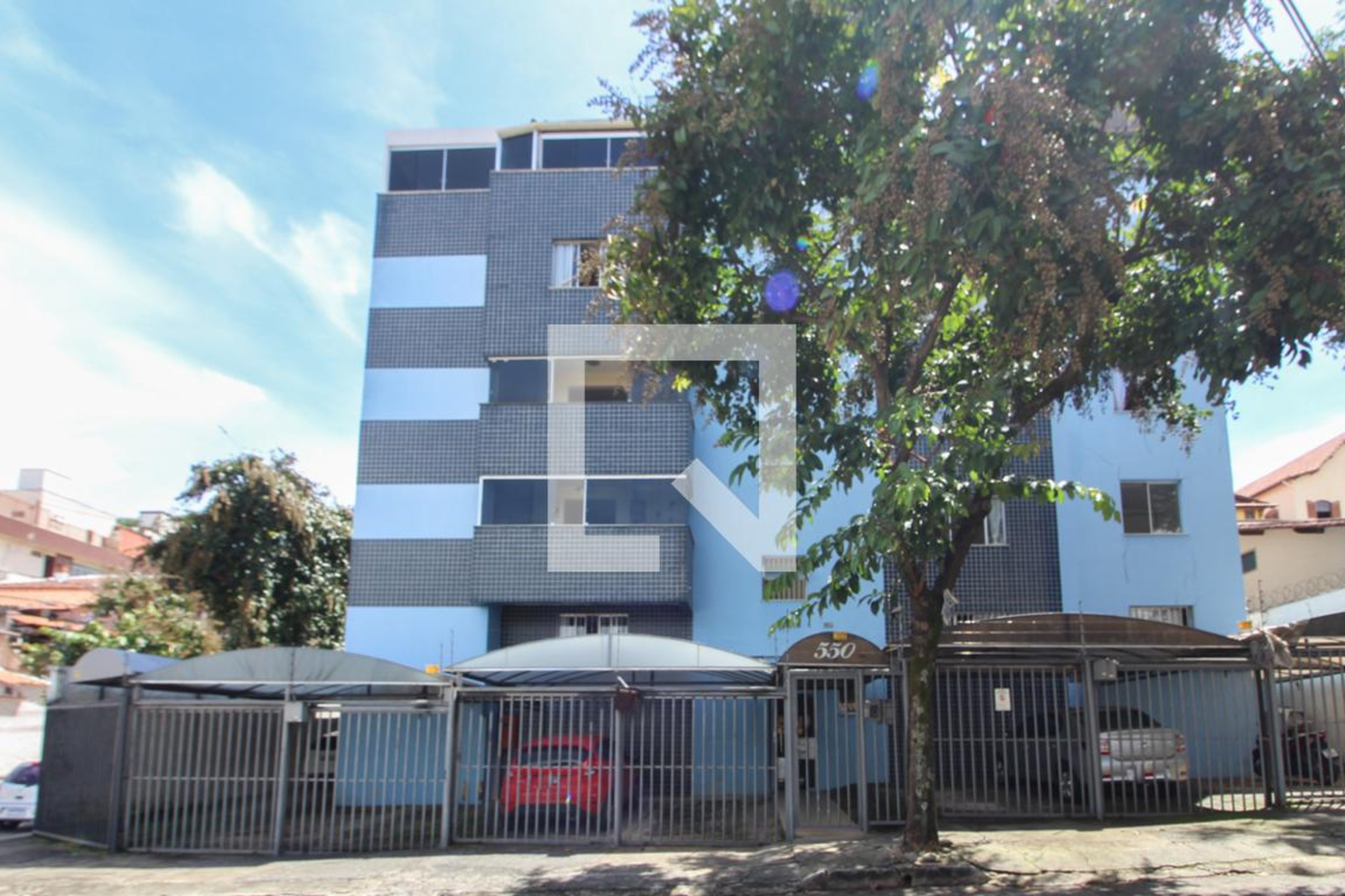 Fachada Condomínio em Rua Maria Cândida de Jesus, 550