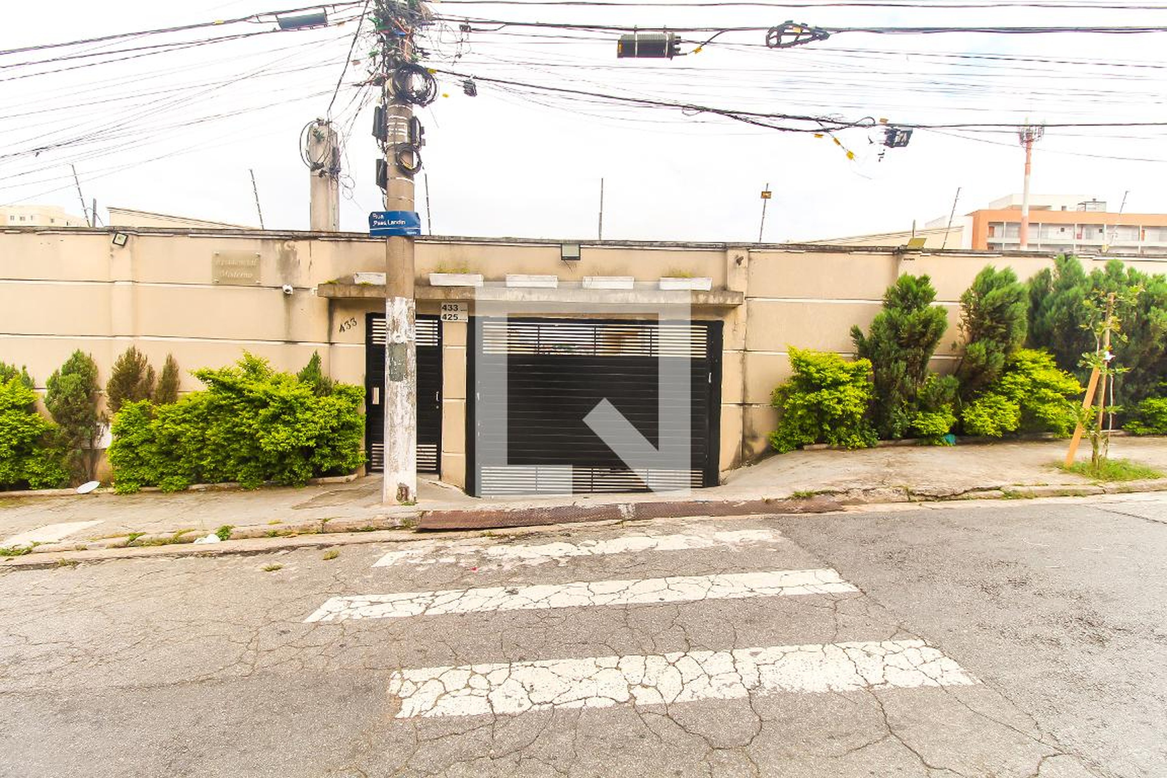 Fachada Condomínio em Rua Paes Landin, 433