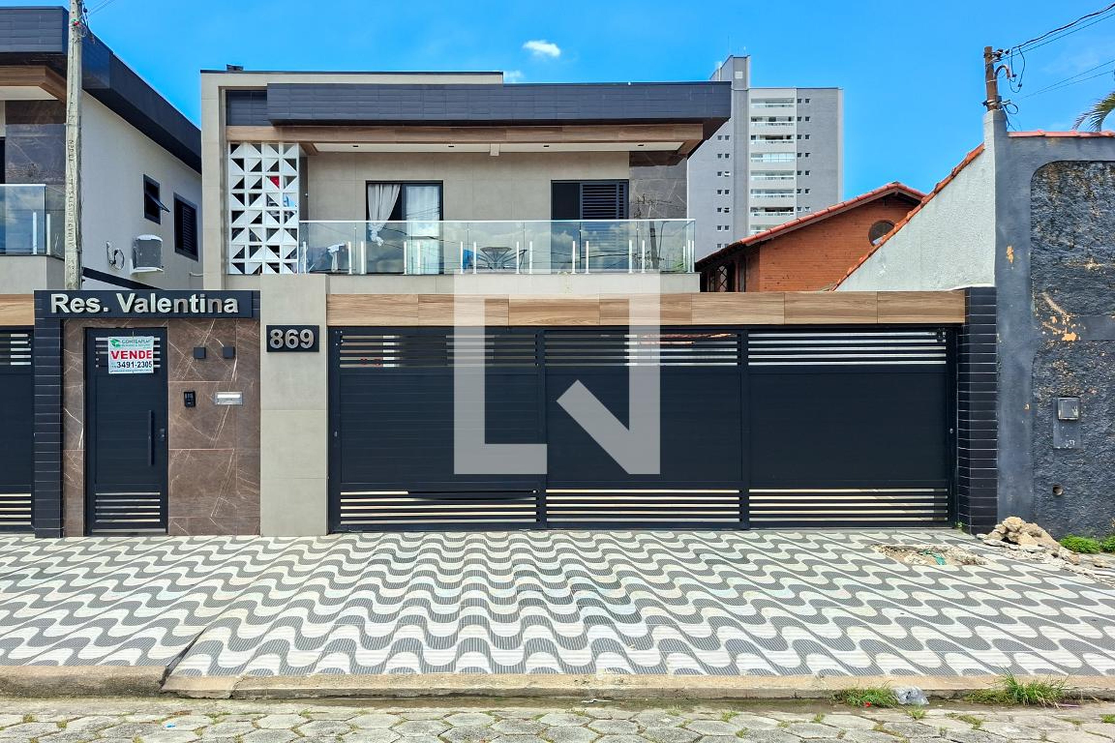 Fachada Condomínio em Rua Deolinda Maria Pilon Romano, 869