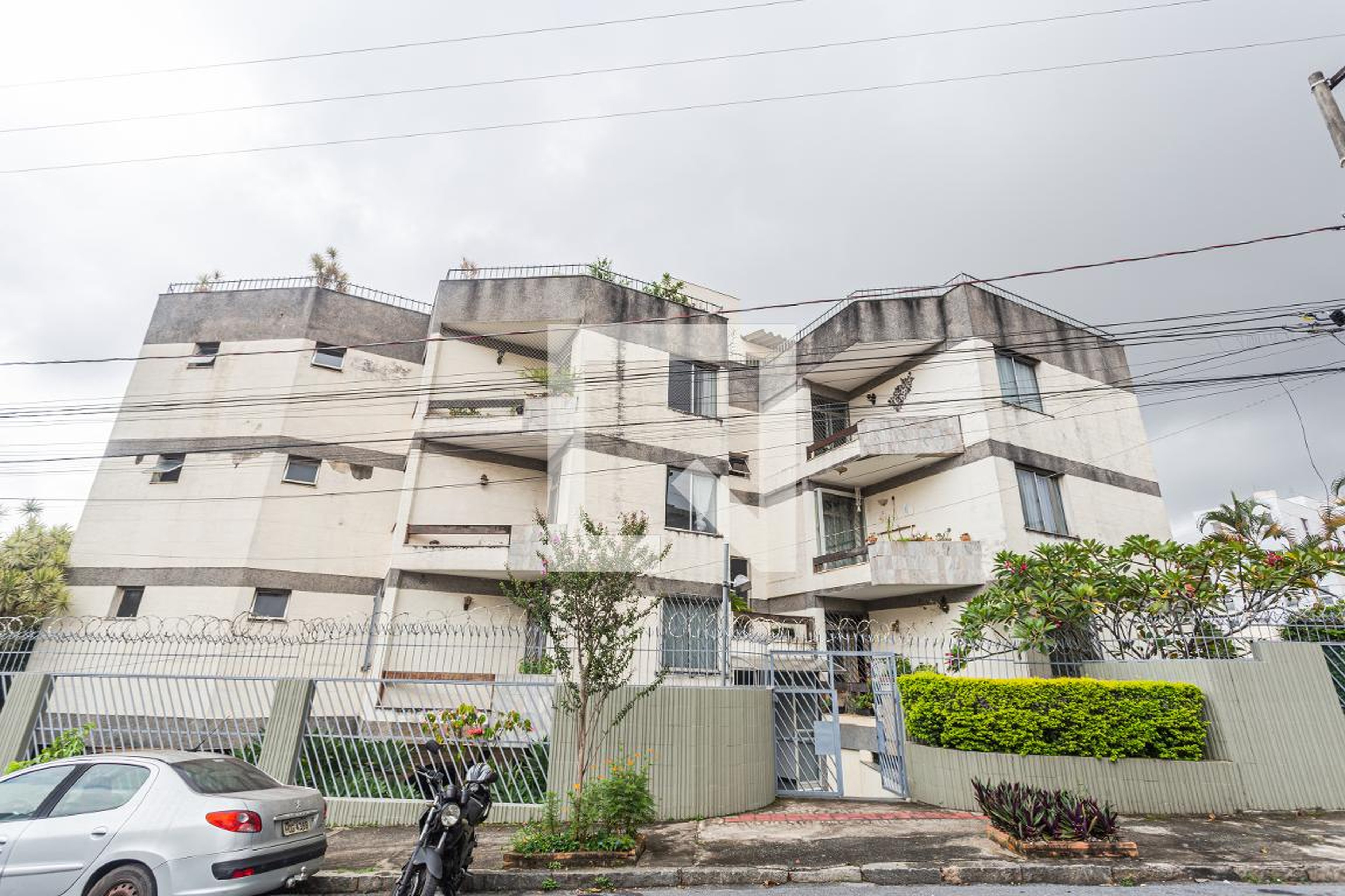 Fachada Condomínio em Rua Ildefonso Alvin, 155