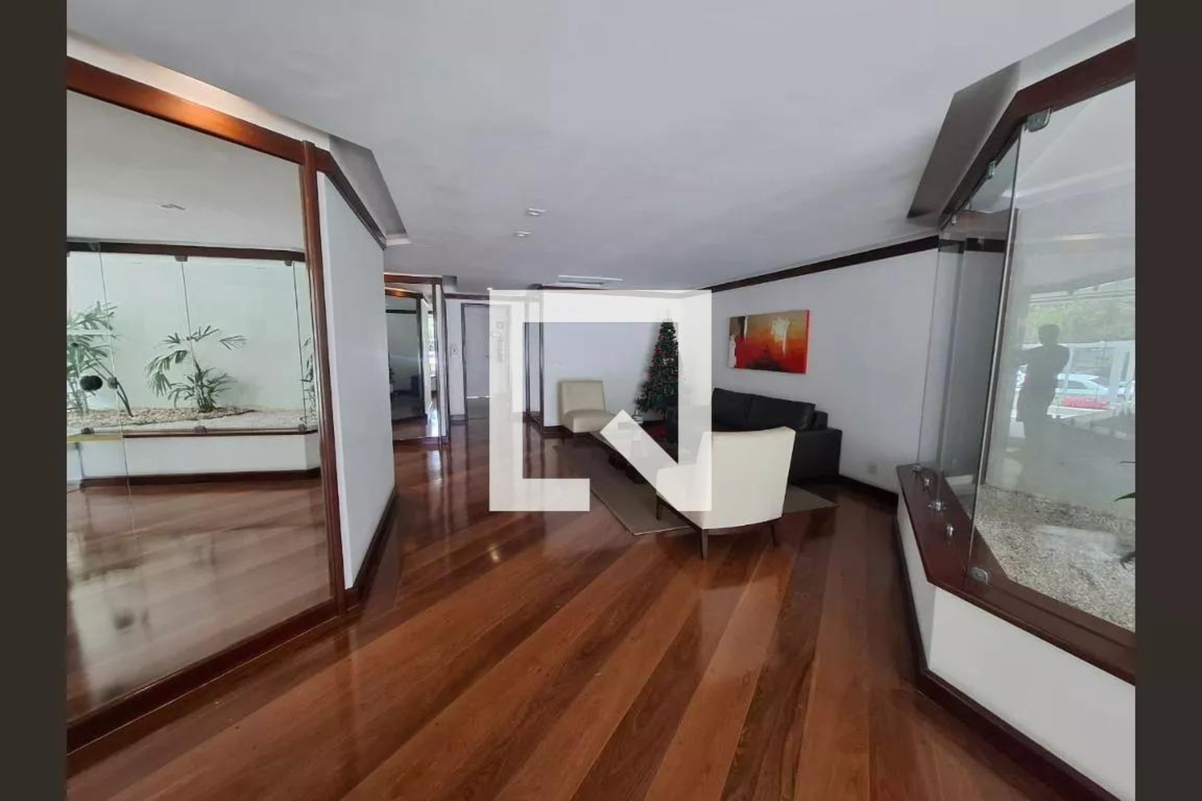 Hall social - Cap Dantibes