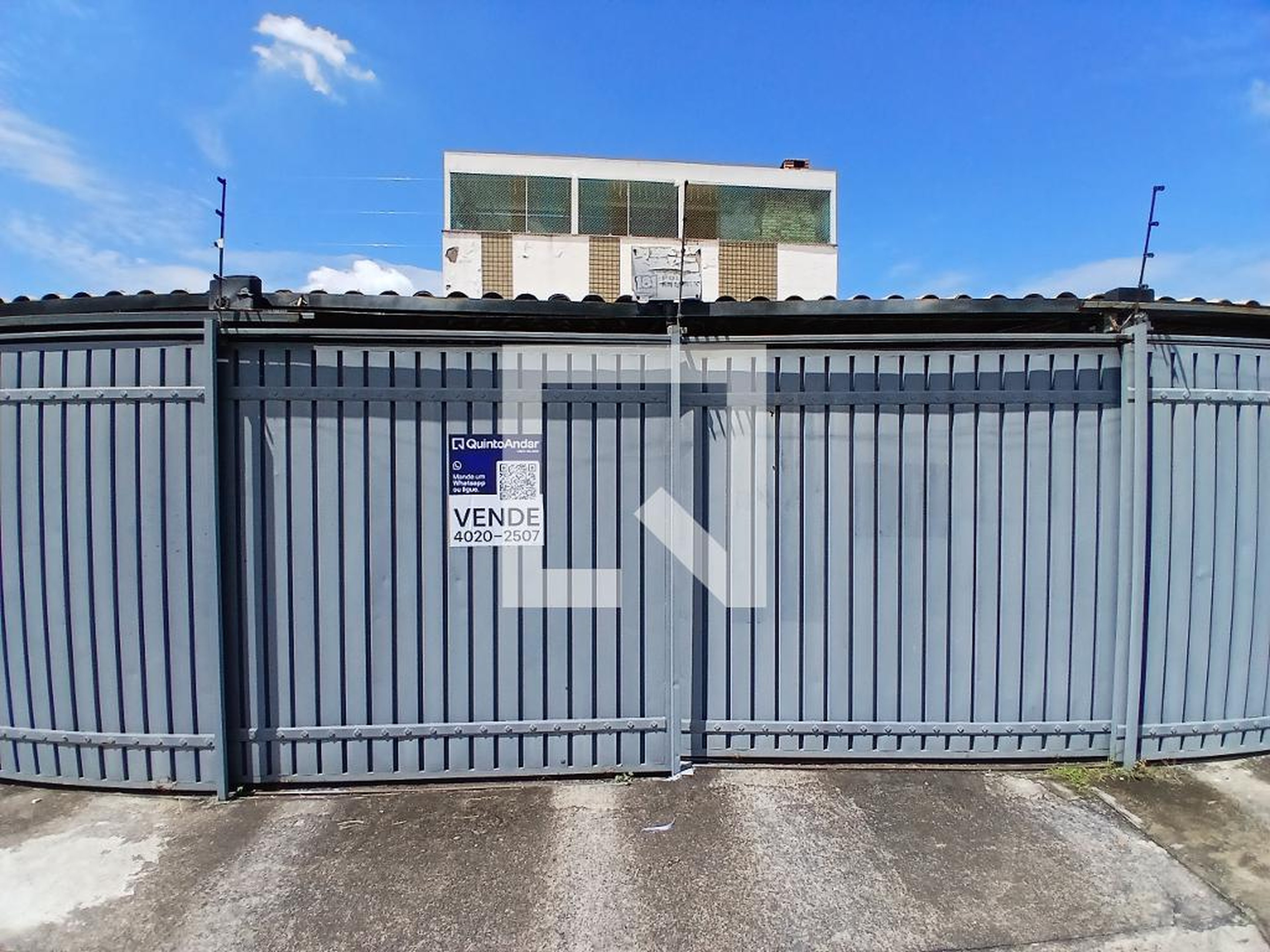 Fachada Condomínio em Rua Laura Brito Farias, 201