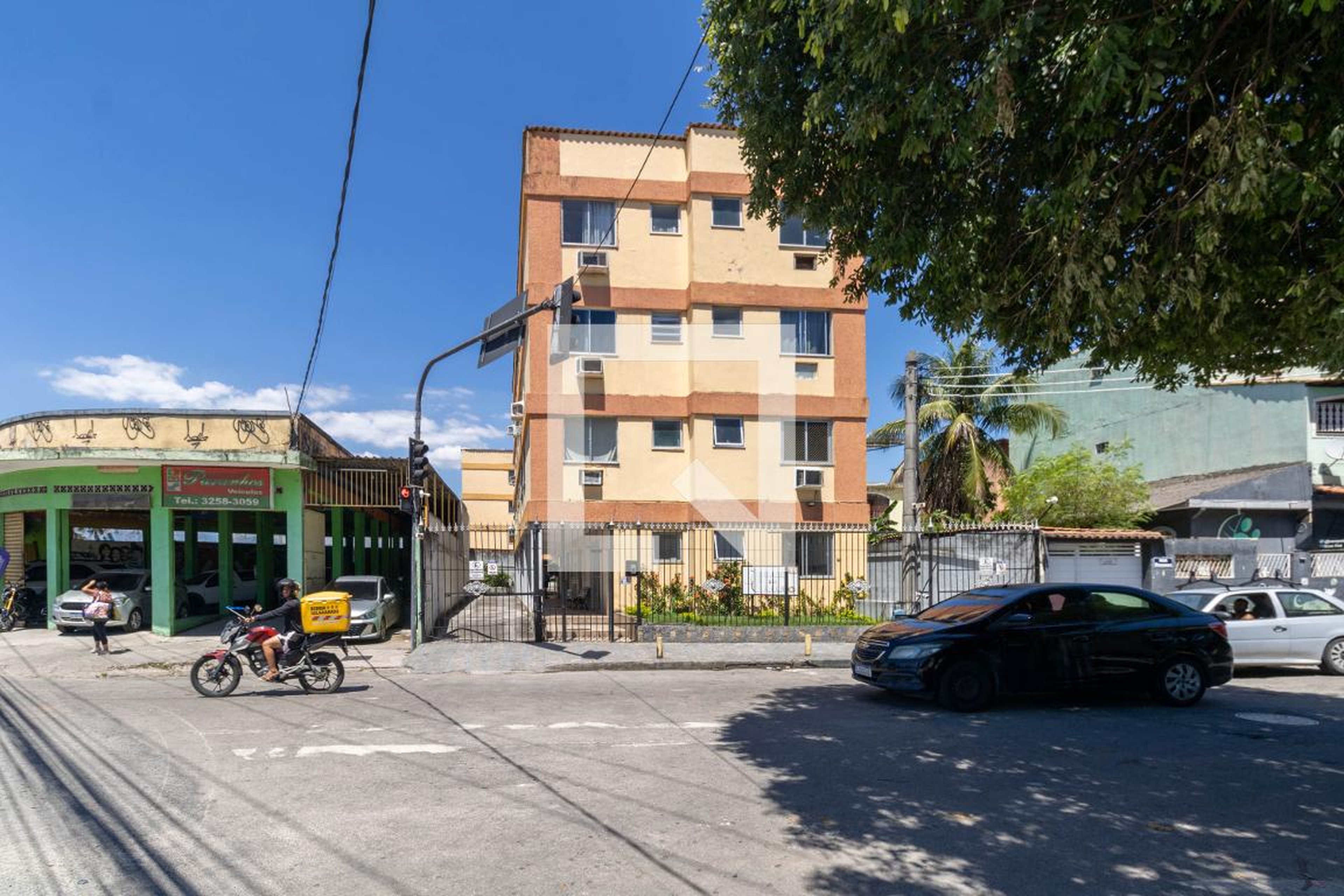 Fachada Condomínio em Rua Moranga, 15