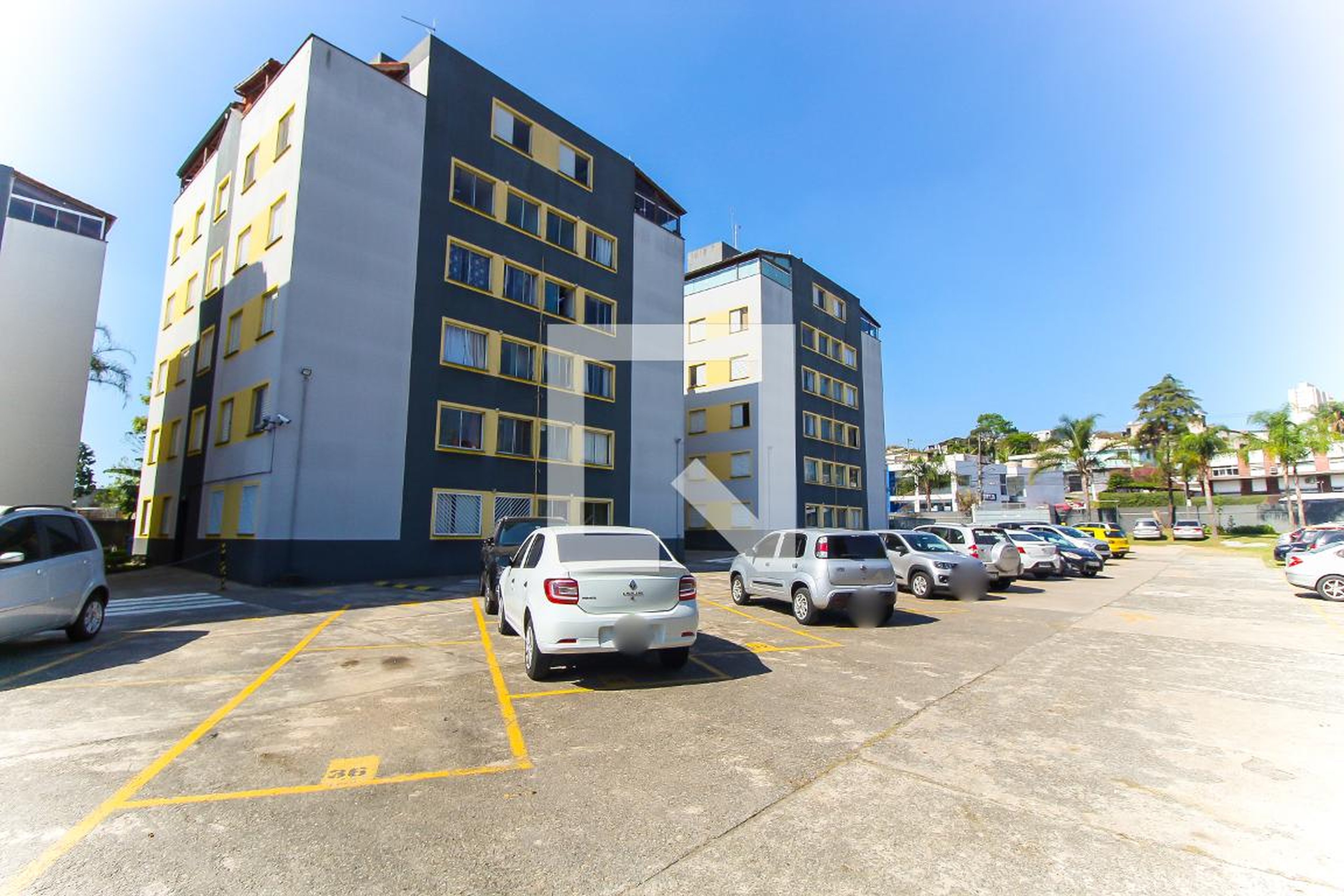 Estacionamento - Residencial Diamante