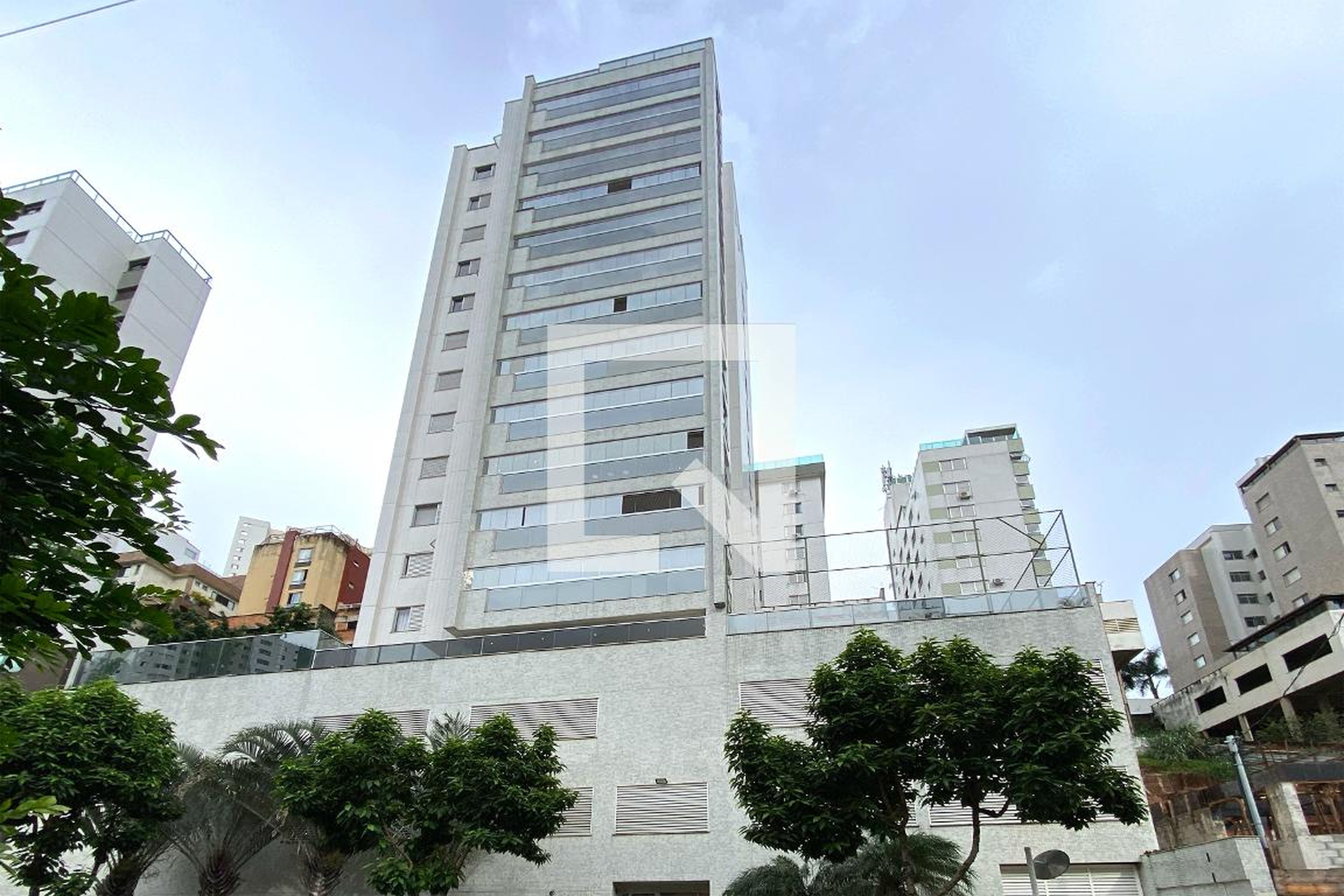 Fachada Condomínio em Rua Tereza Mota Valadares, 447