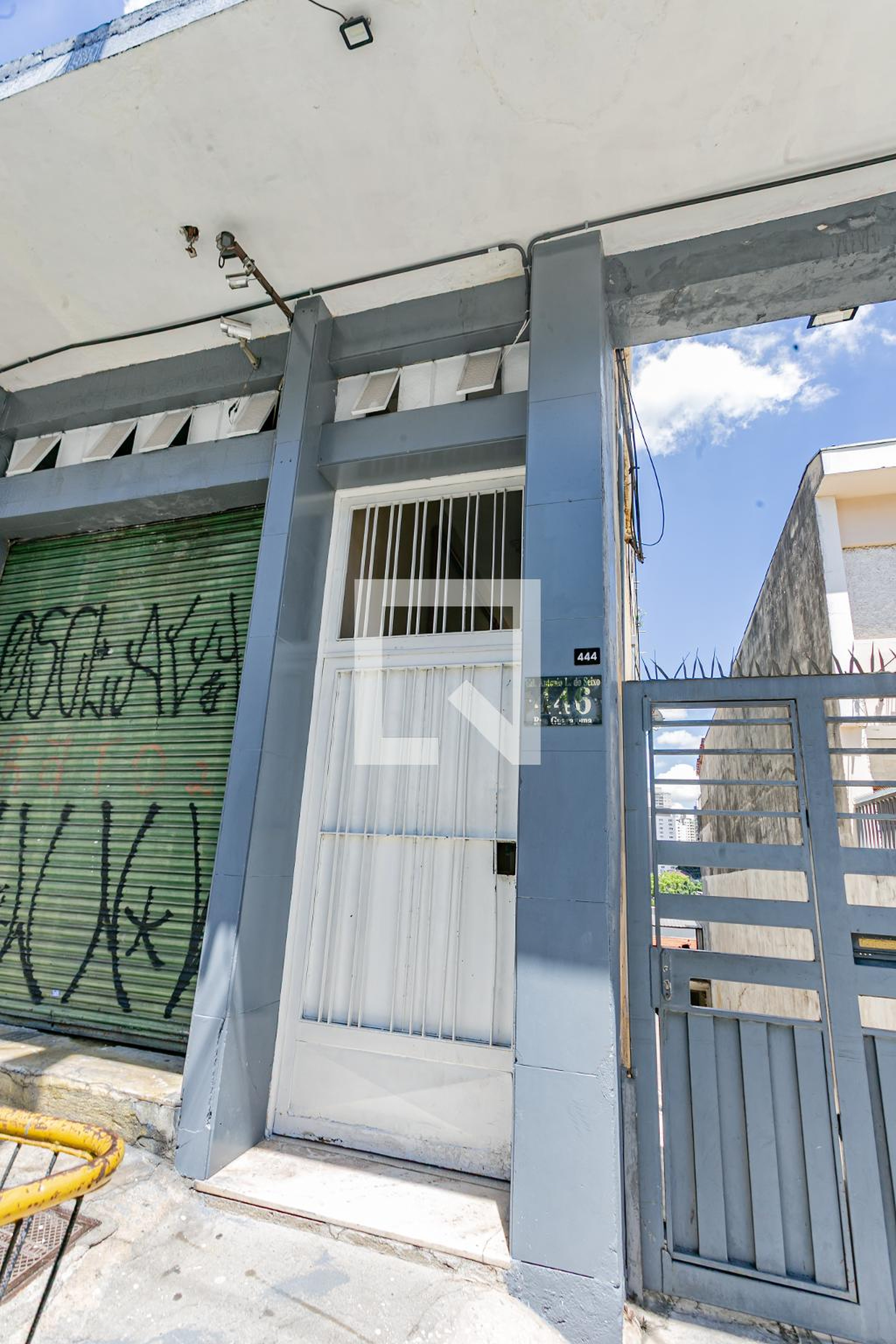 Fachada Condomínio em Rua Guararema, 444