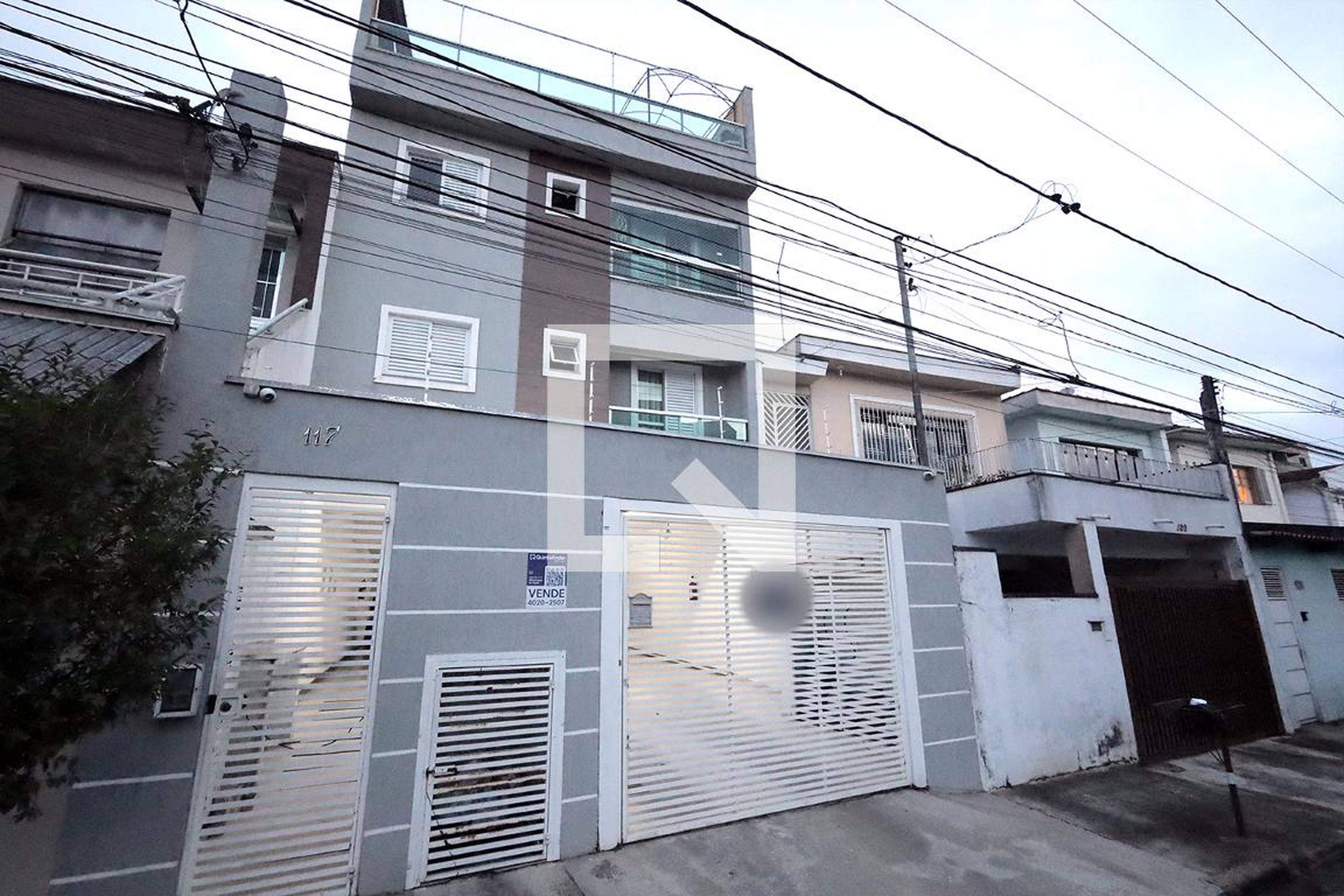 Fachada Condomínio em Rua Fernando Lona, 117