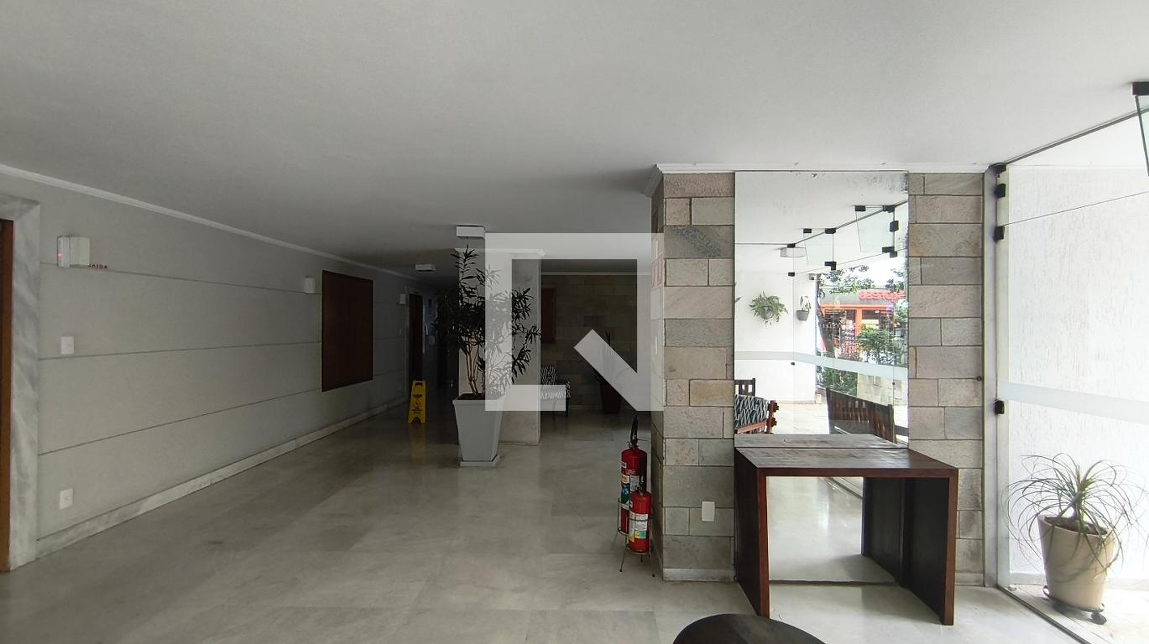 Hall - ça de Queiroz