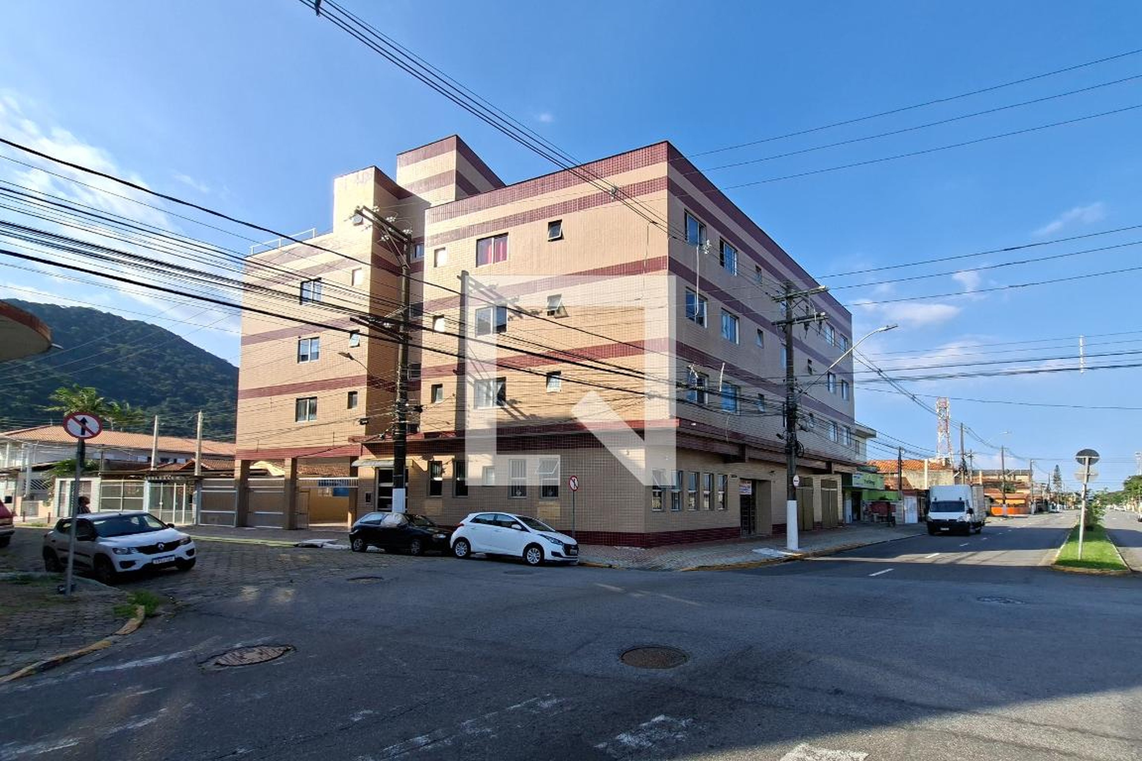 Fachada Condomínio em Rua Francisco Barbosa, 284