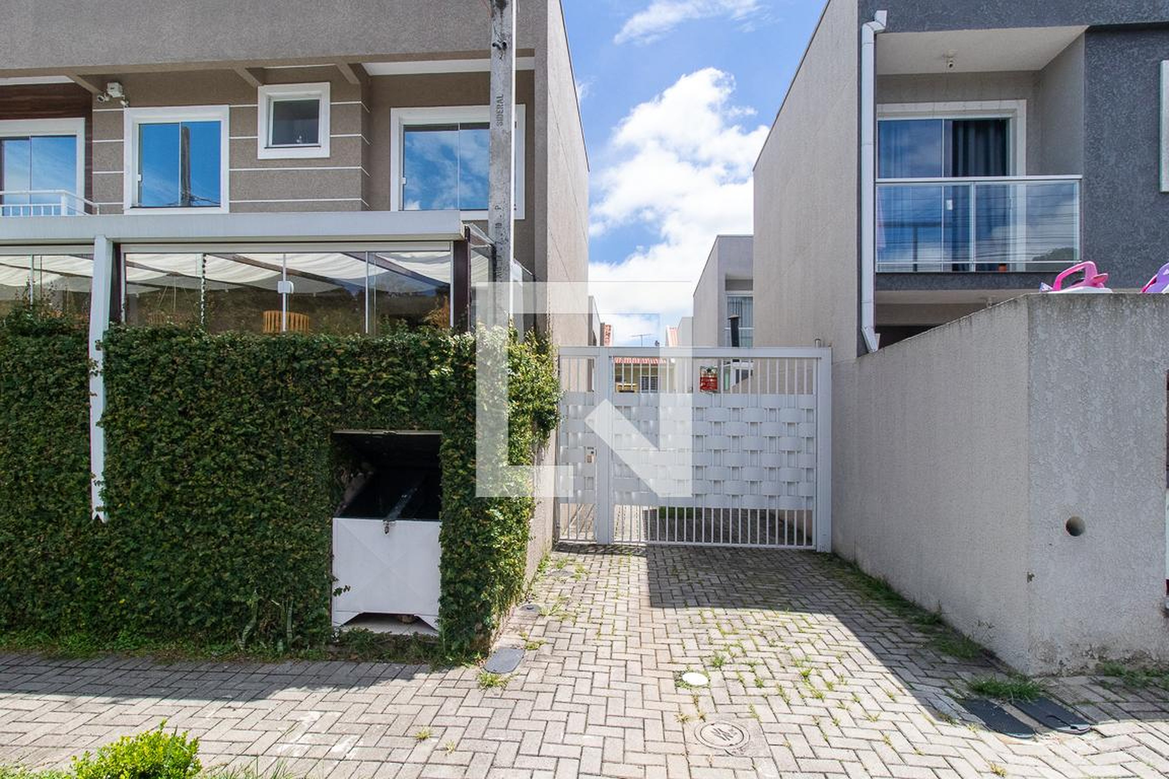 Fachada Condomínio em Rua Cyro Correia Pereira, 3588