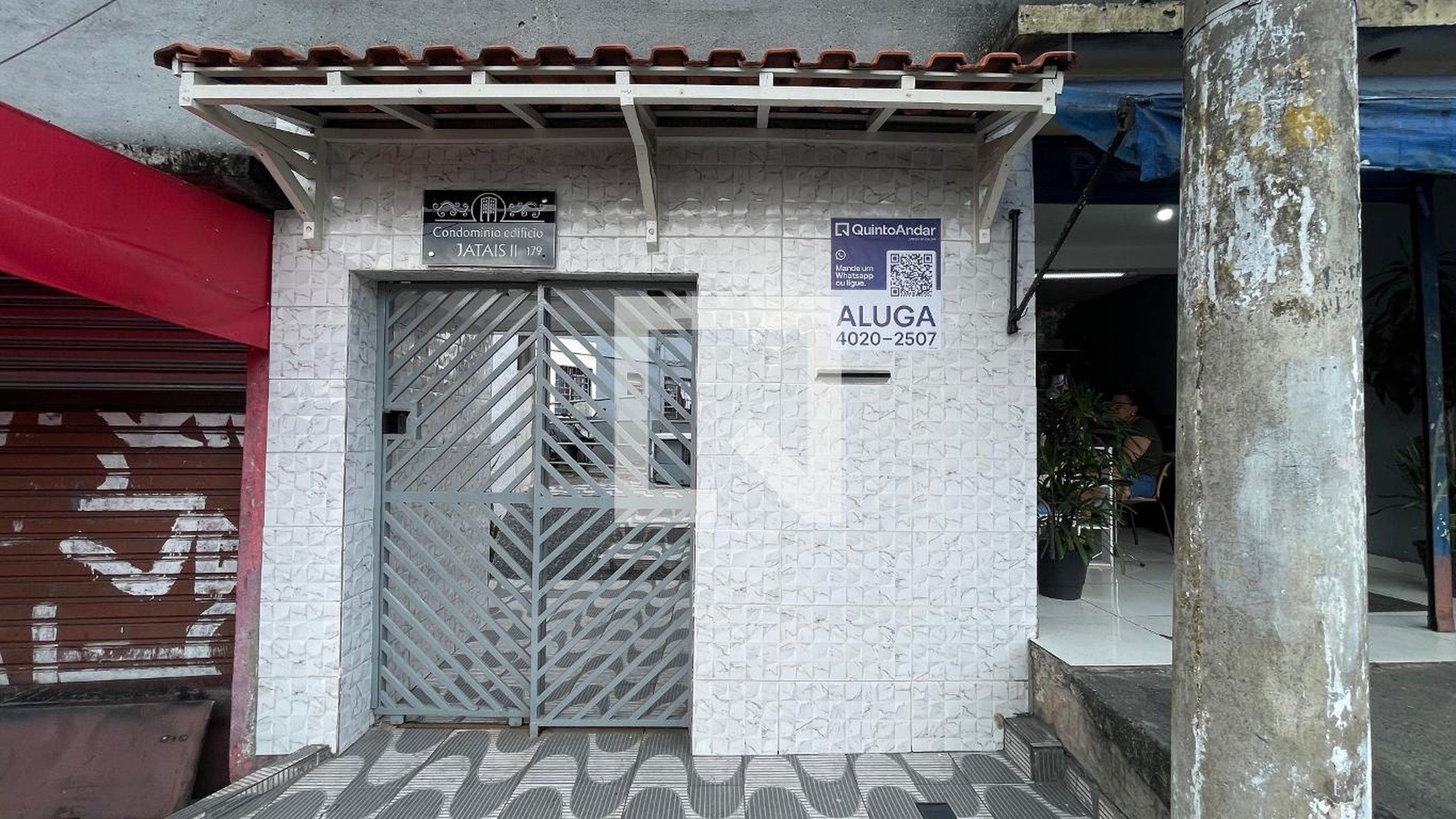 Fachada do Prédio Condomínio em Rua Dante Alderigo, 179