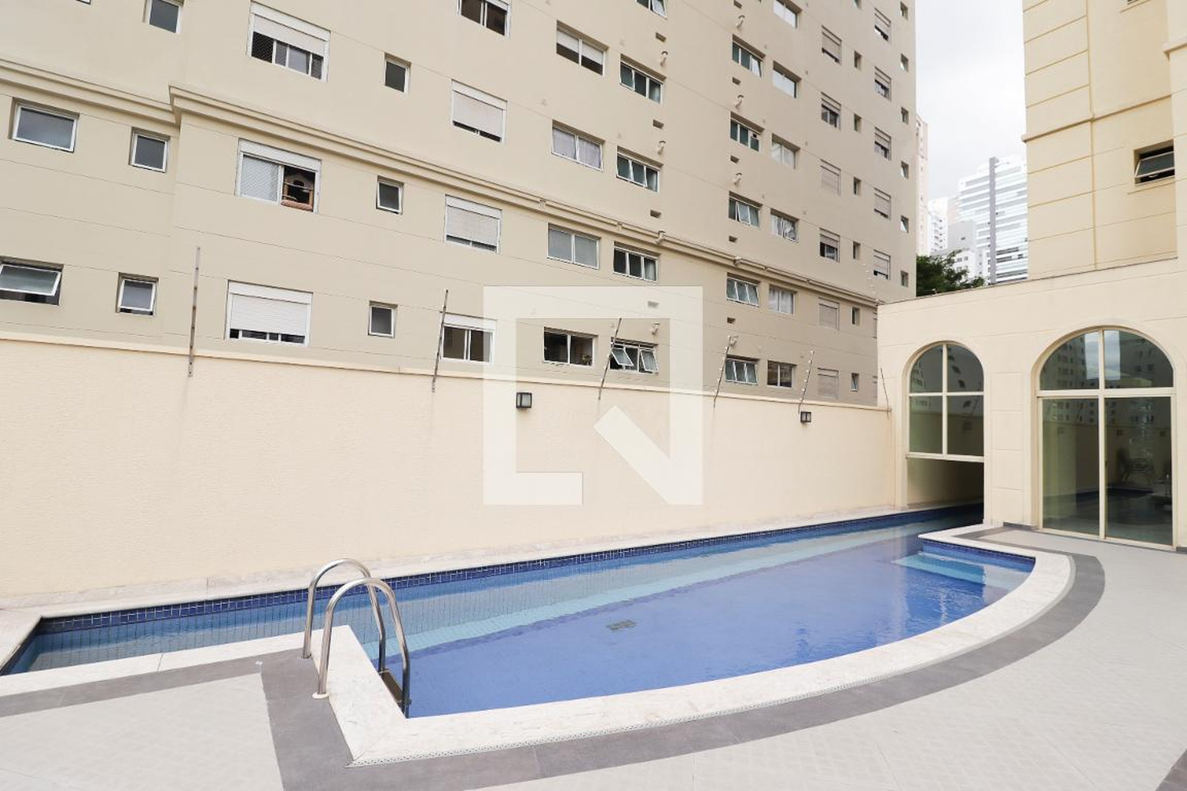 Piscina - Edifício Piazza San Filippo