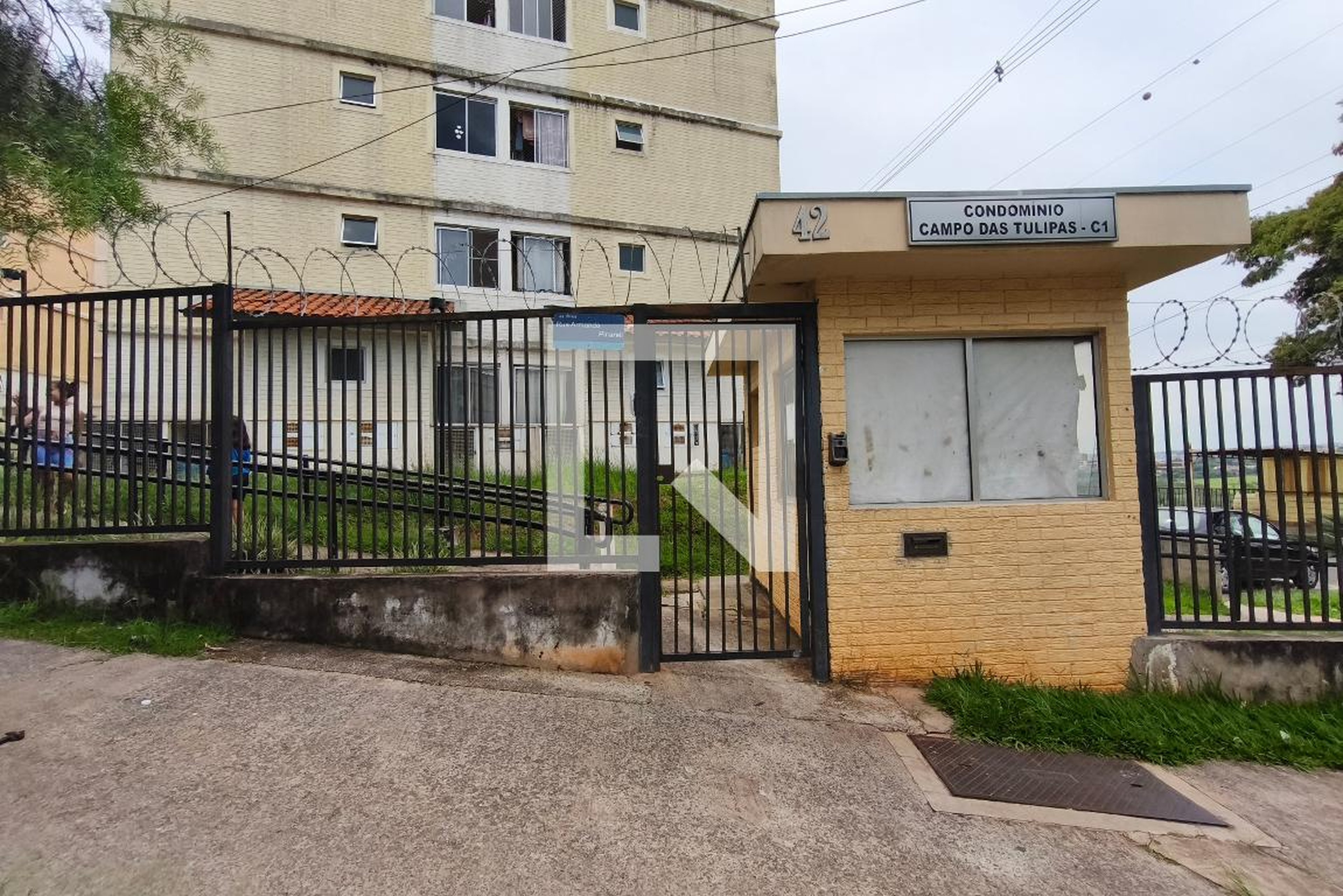 Fachada do Condomínio Condomínio em Rua Armando Pinareli, 42