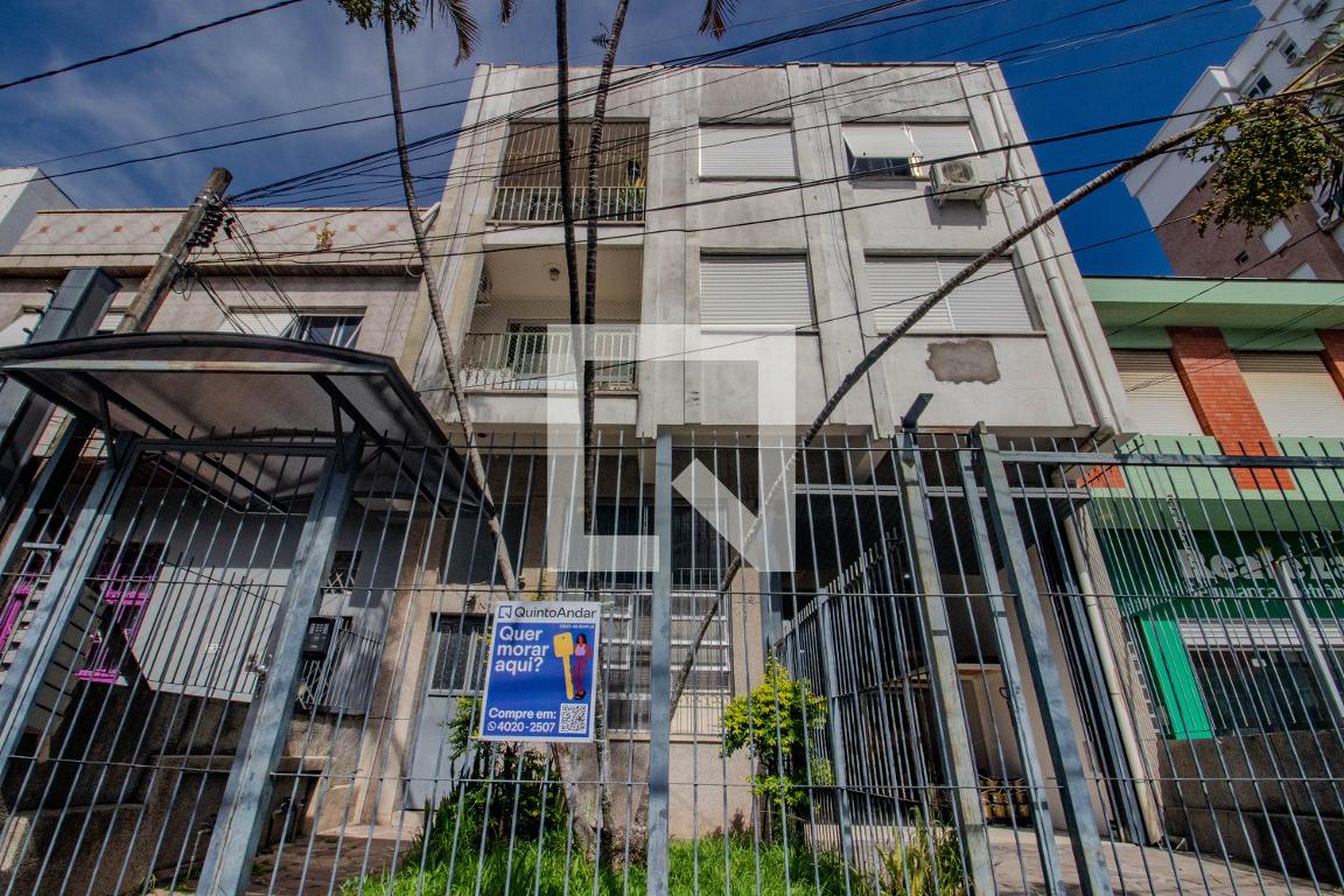 Fachada Condomínio em Rua Fernando Cortez, 251