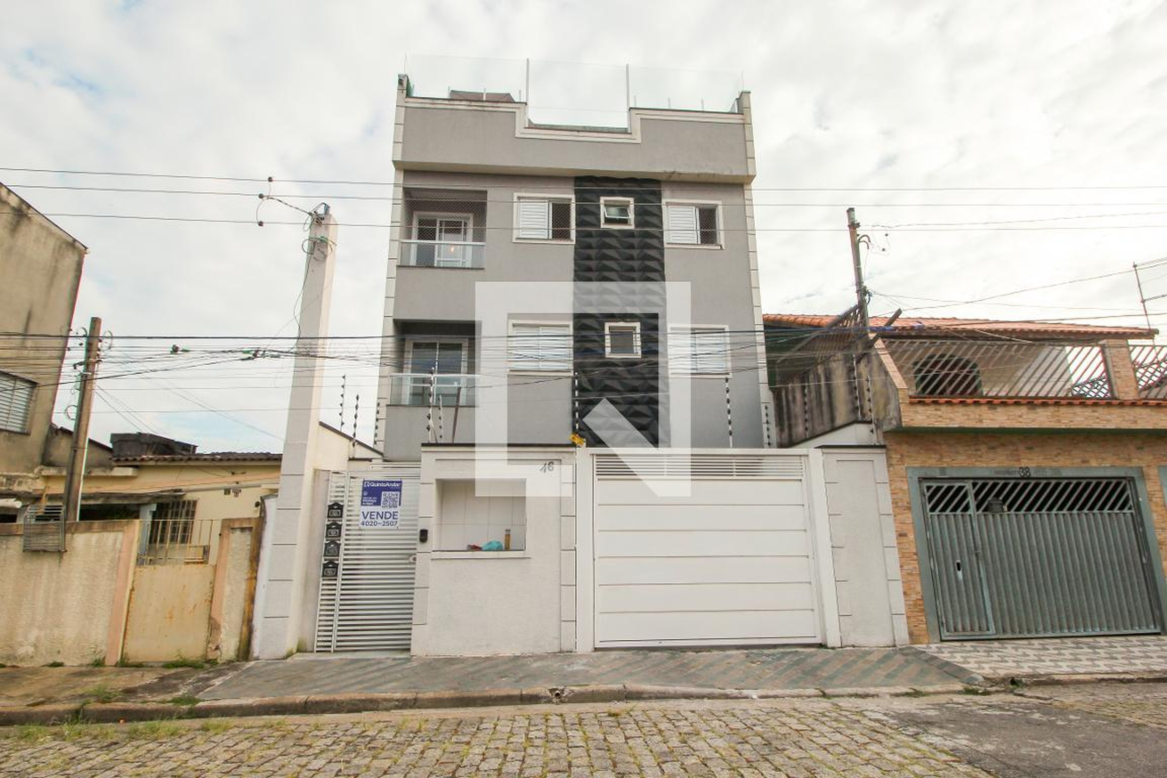 Fachada Condomínio em Rua Professor Antônio Trajano, 46