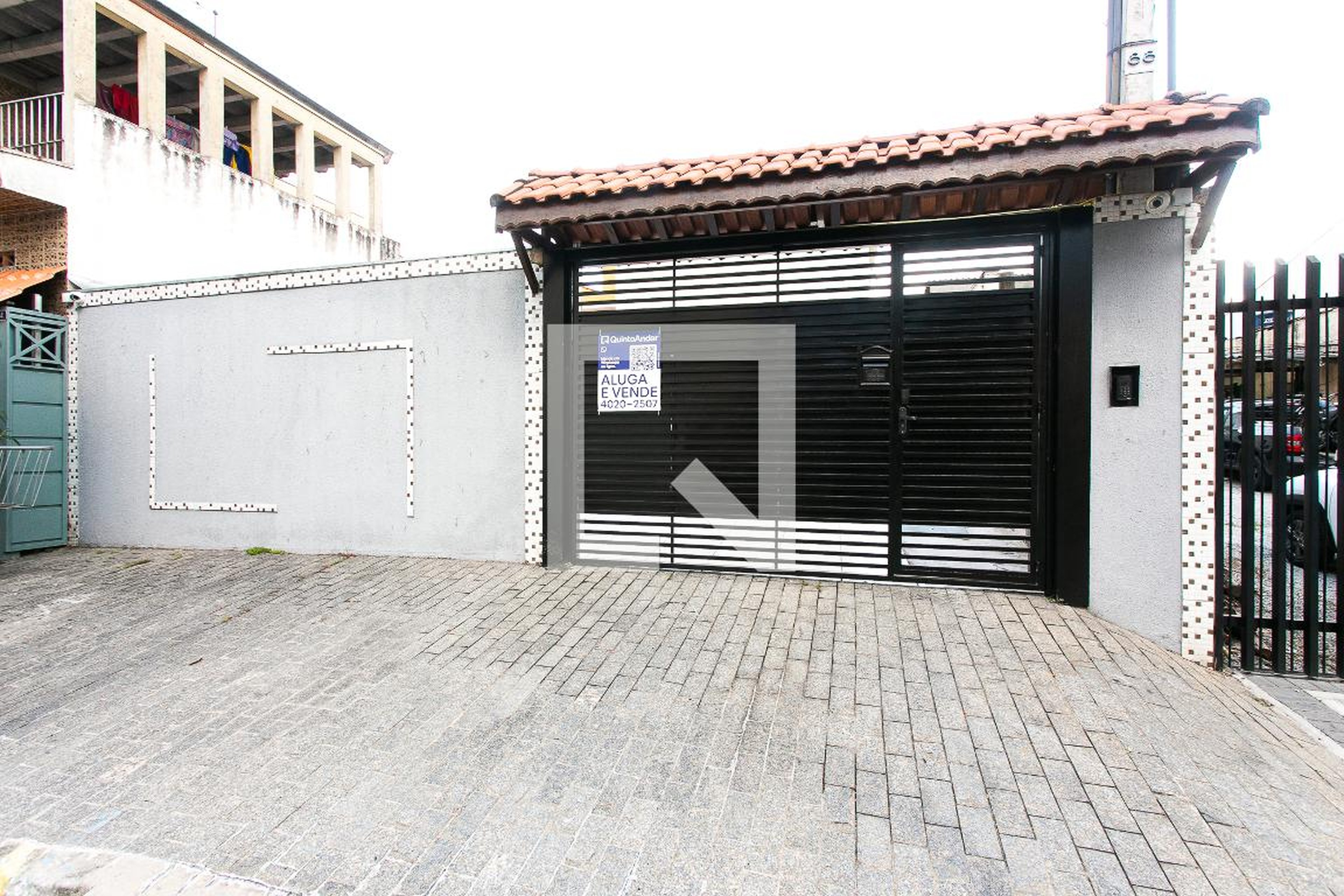 Fachada Condomínio em Rua Alda Vieira, 88