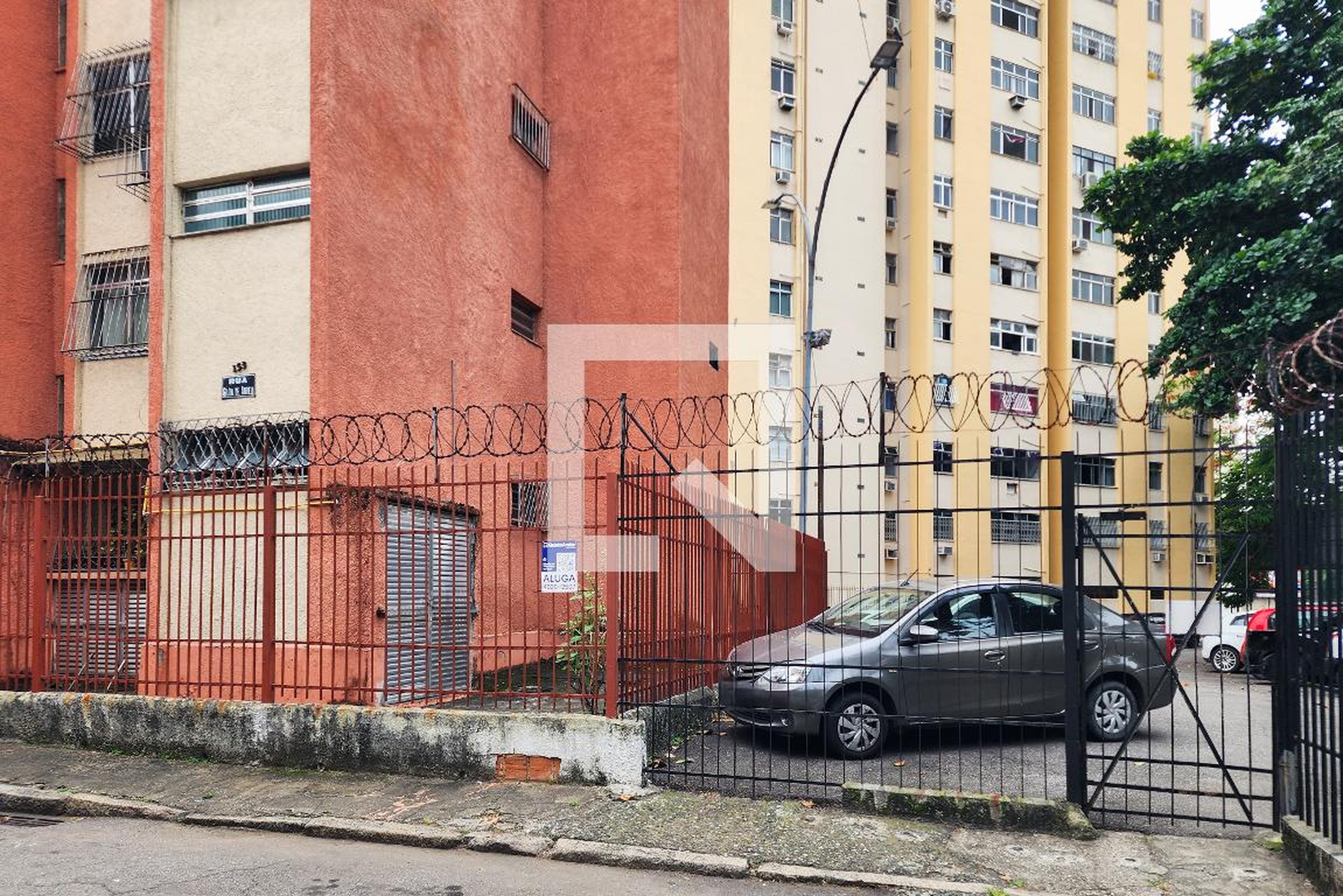 Fachada do Condomínio Condomínio em Rua Gilda de Abreu, 154