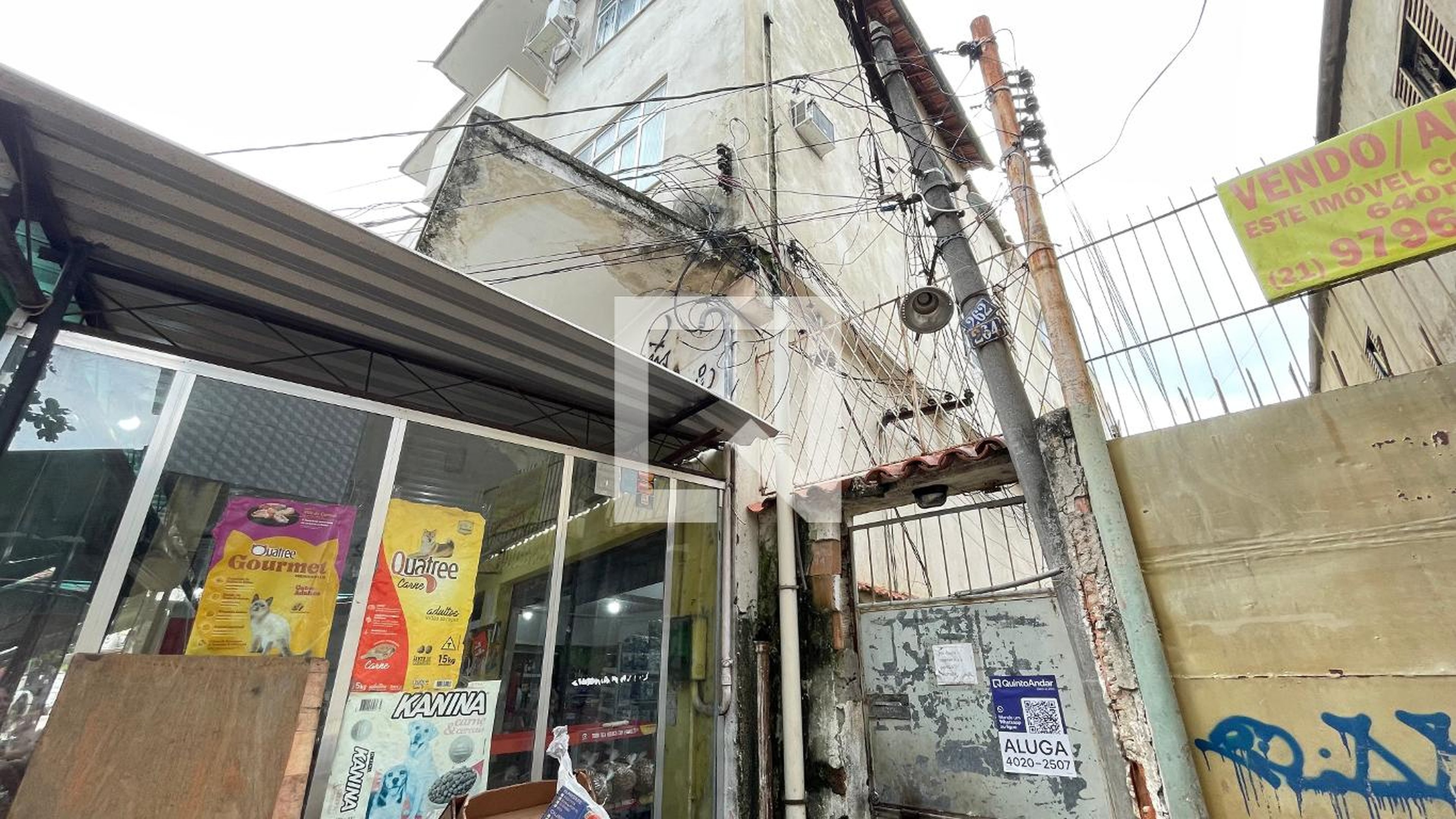 Fachada Condomínio em Rua Cabuçu, 246