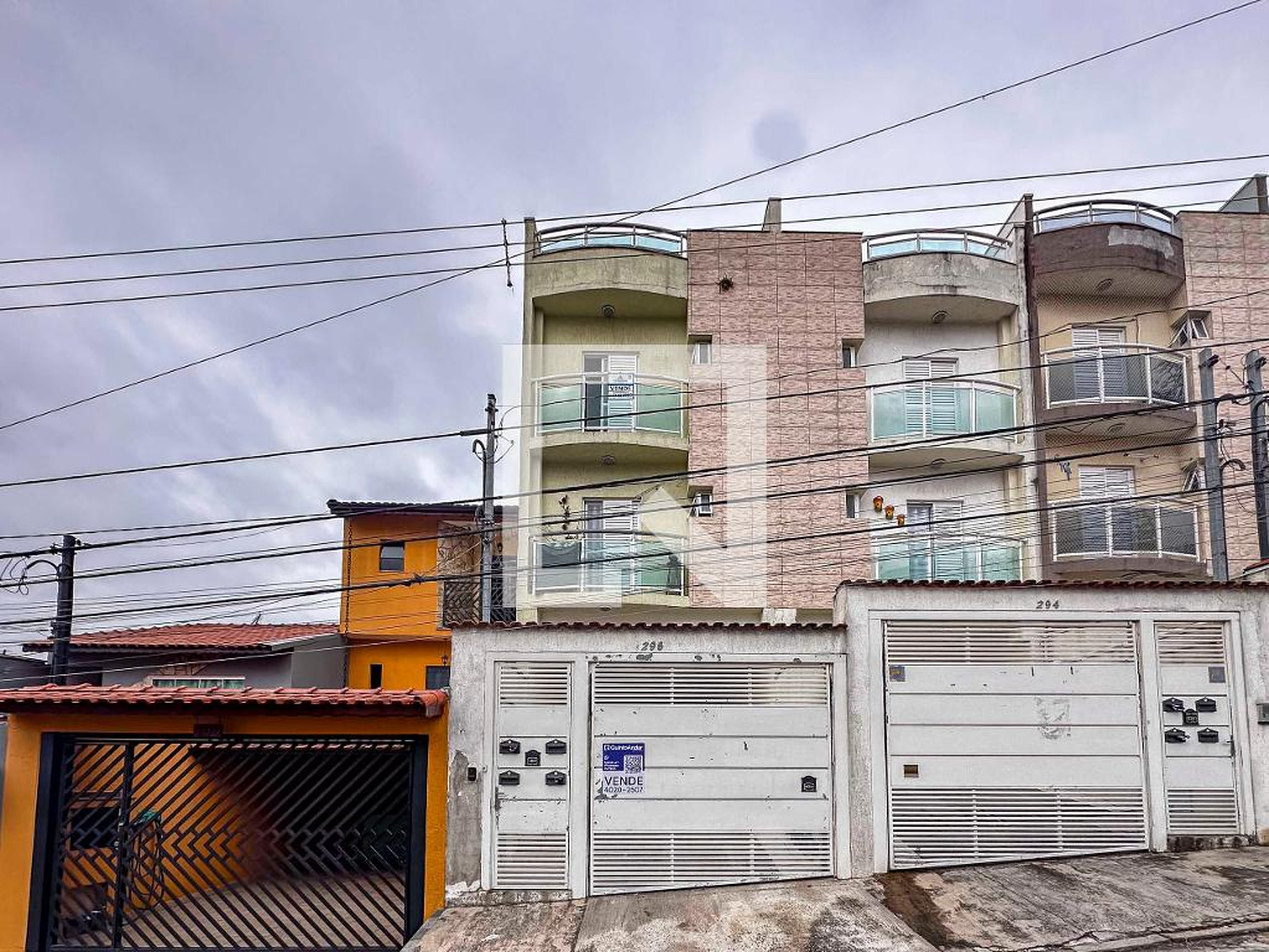 Fachada Condomínio em Rua Nigéria, 296