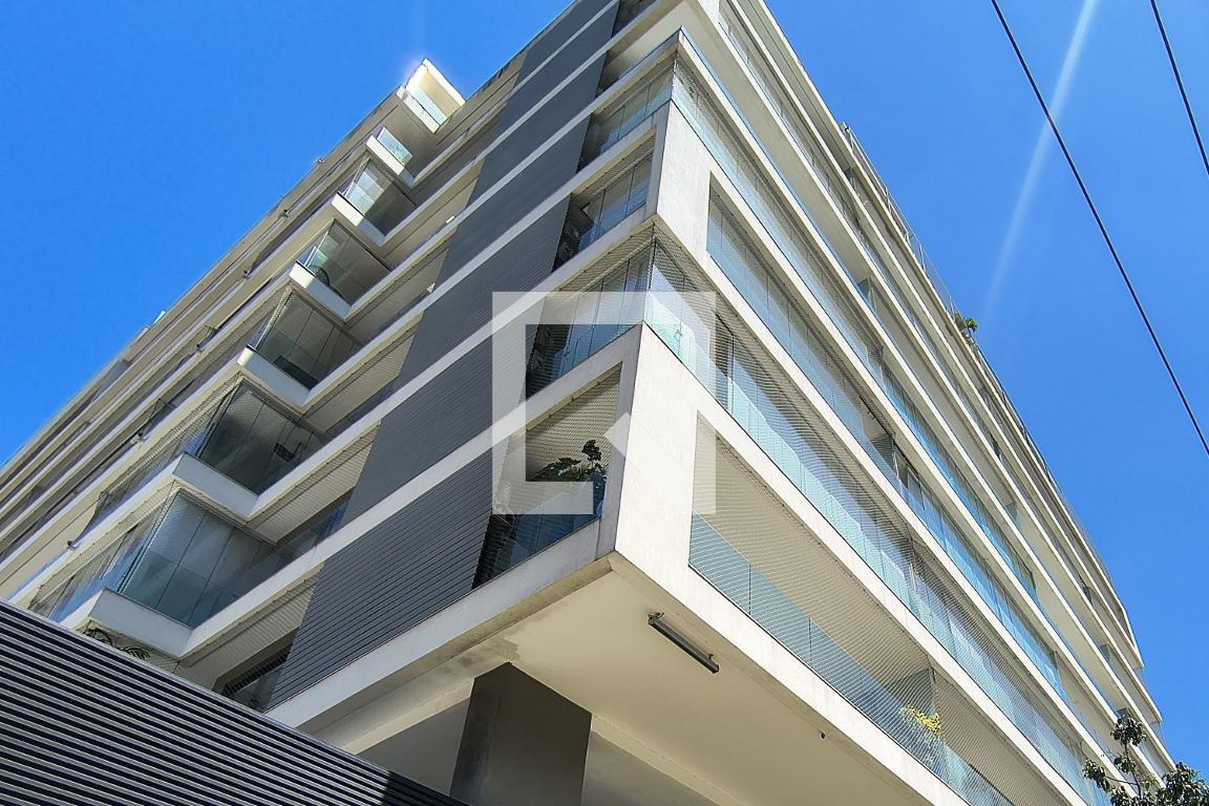 Fachada do Prédio Condomínio Raro