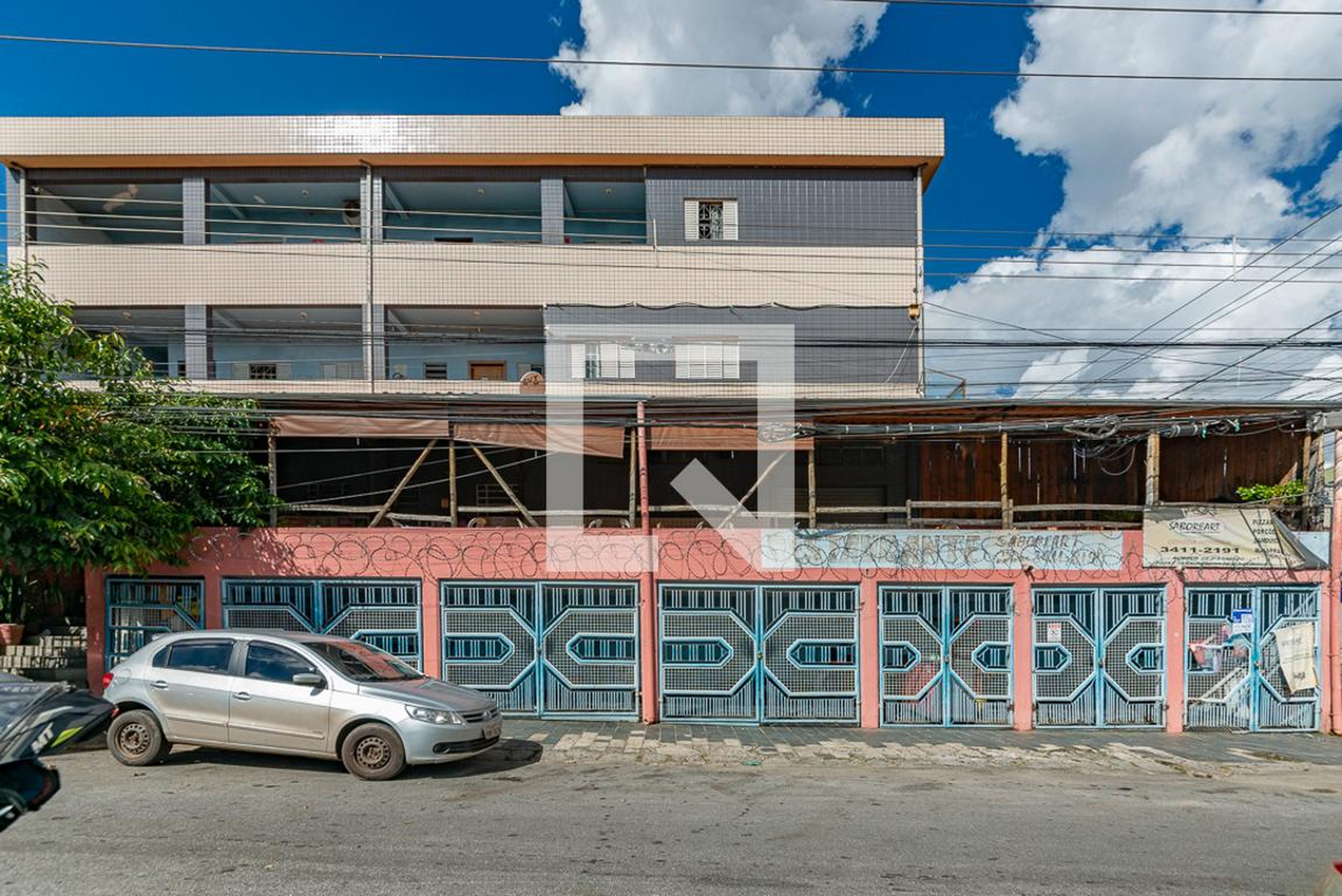 Fachada Condomínio em Rua Alípio de Melo, 348