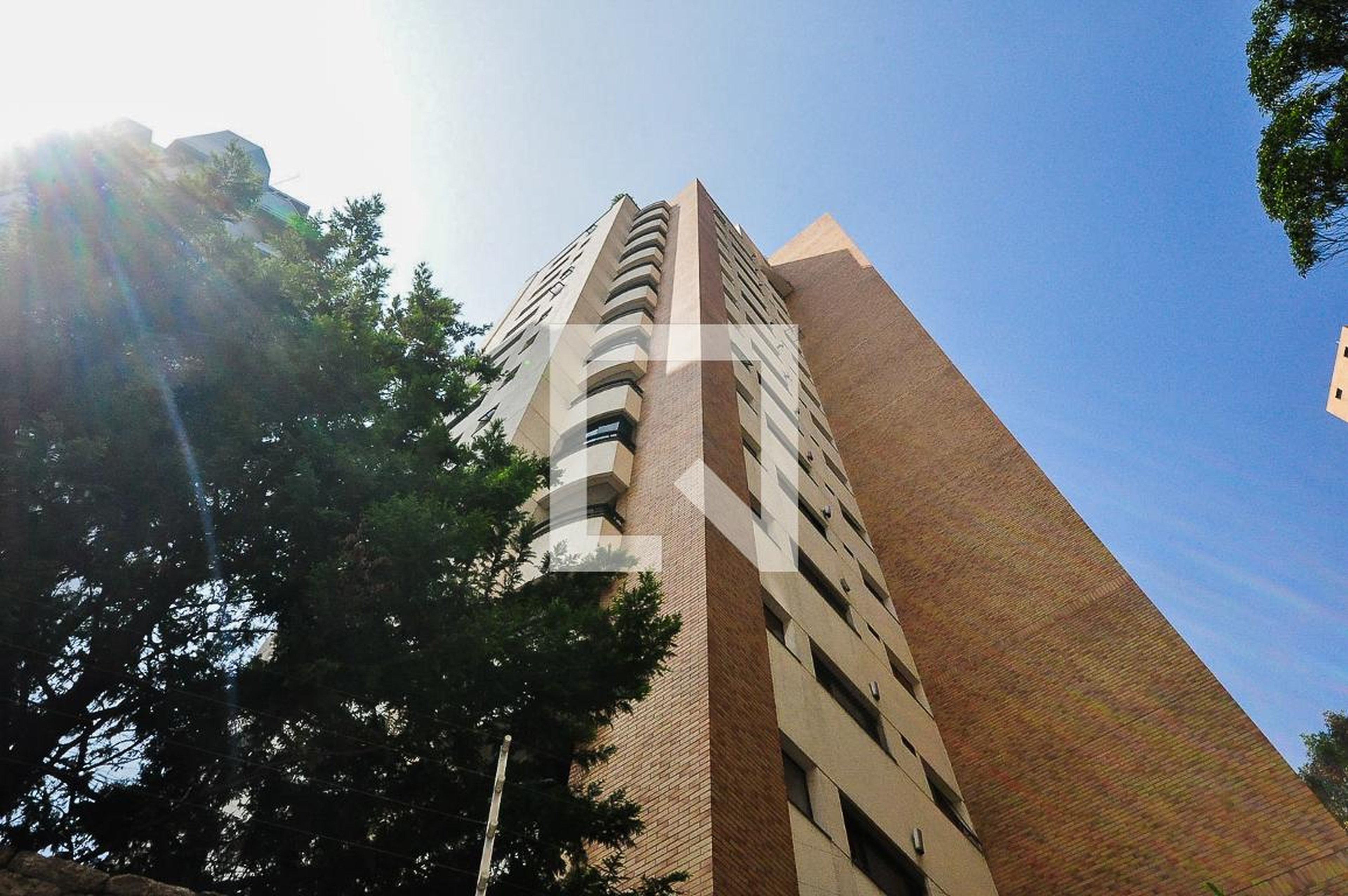 Fachada Condomínio em Rua Almansa, 225