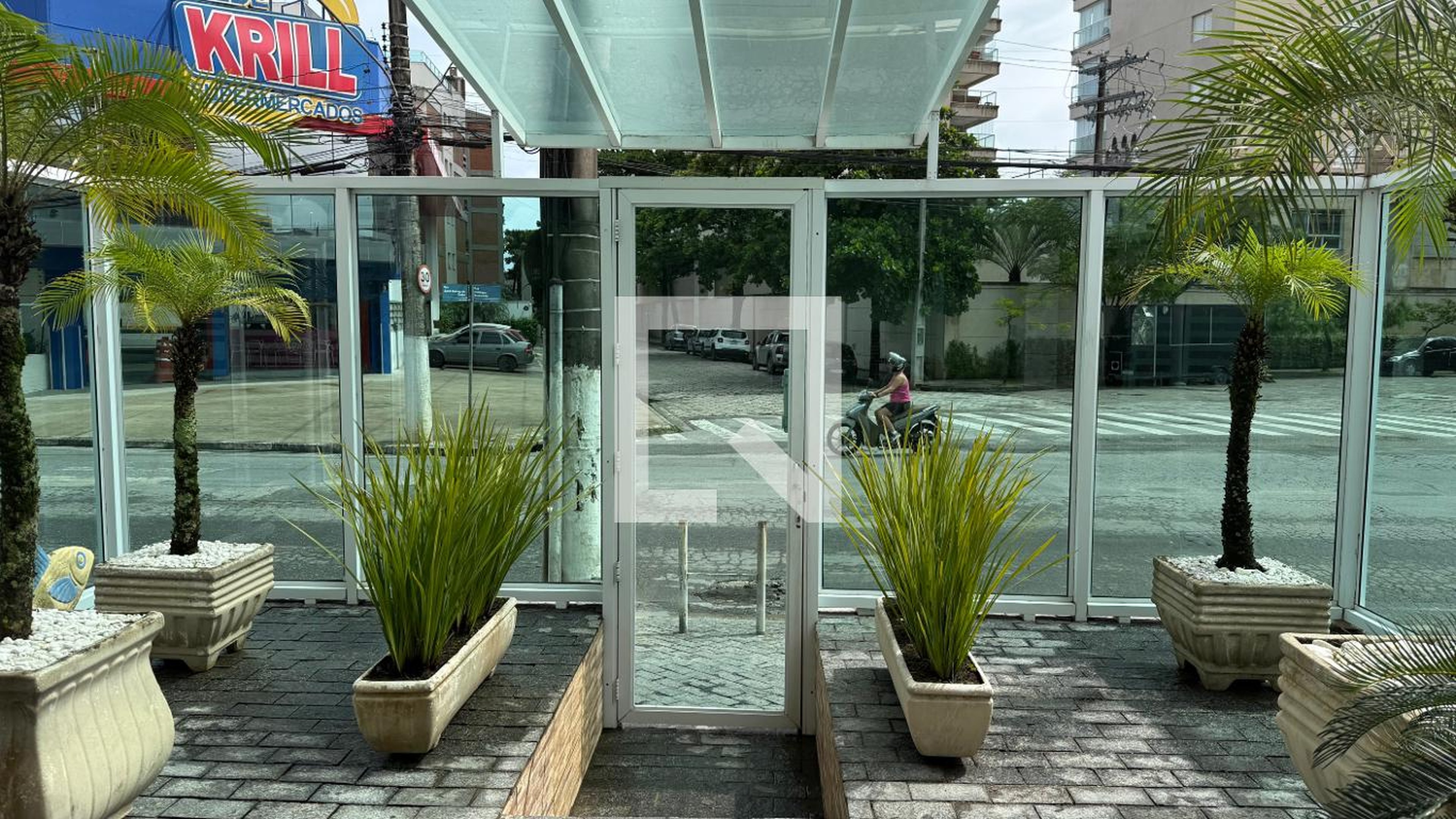 Fachada Condomínio em Rua Áureo Guenaga de Castro, 383