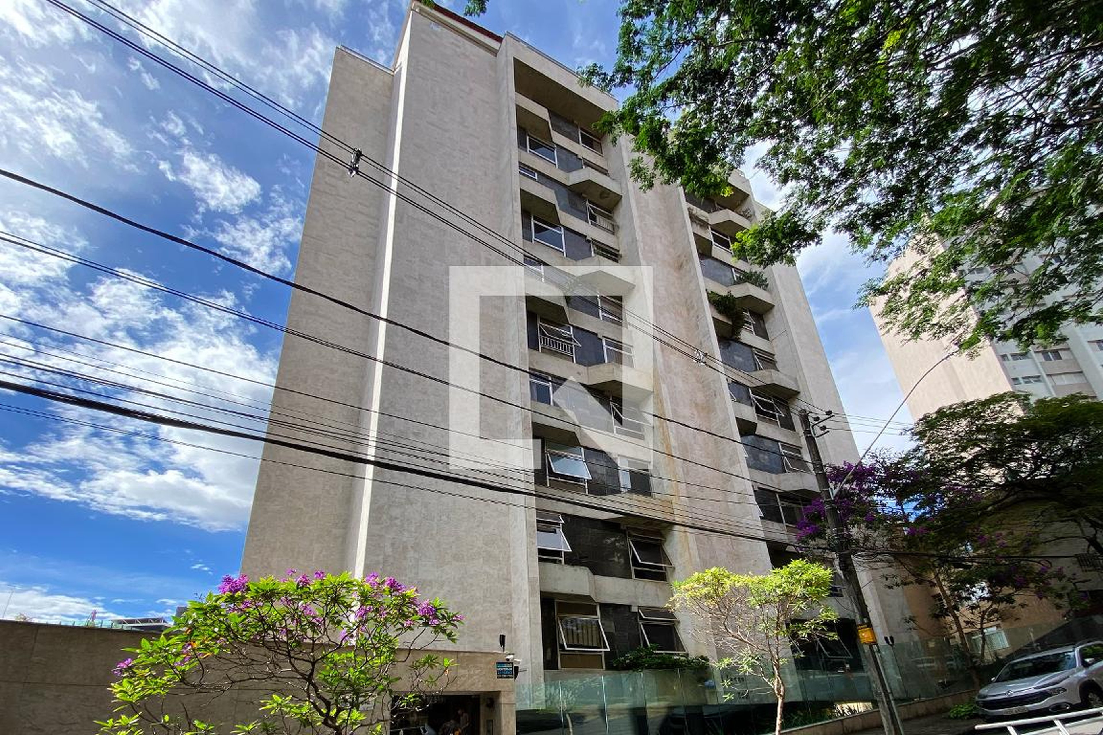 Fachada Condomínio em Rua Adolfo Pereira, 303