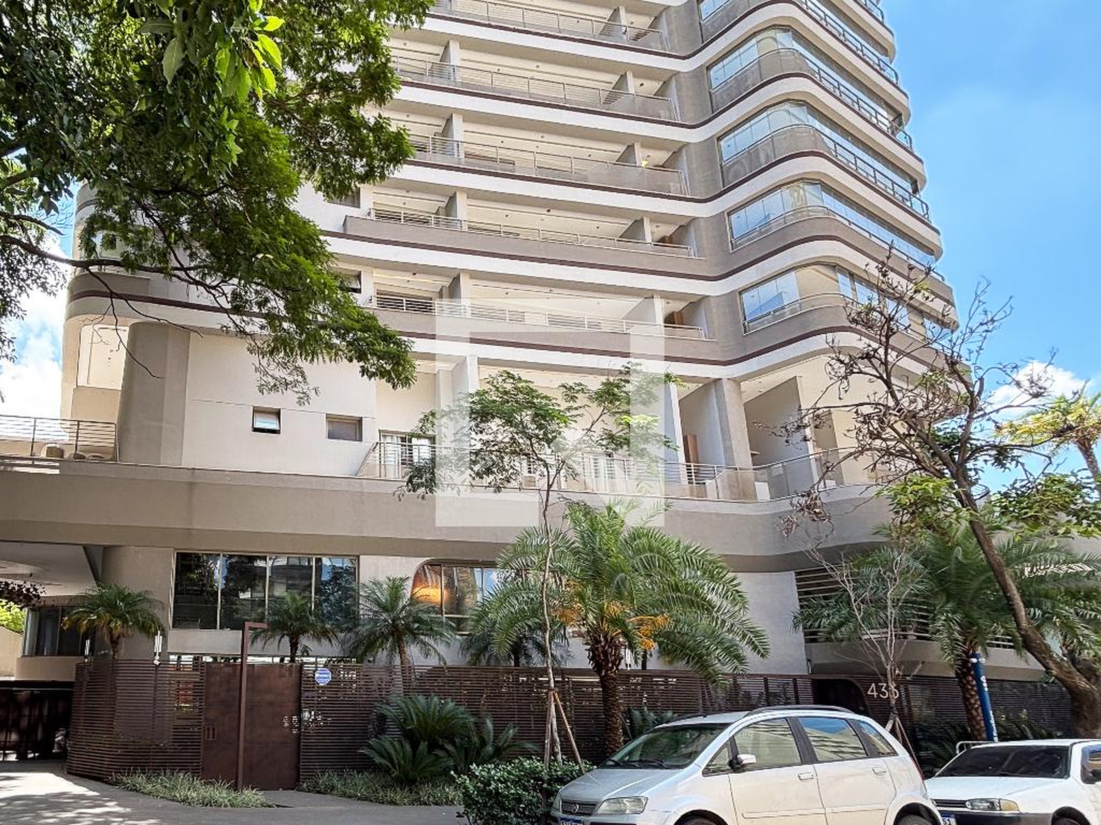 fachada do predio Condomínio em Rua Henrique Schaumann, 461