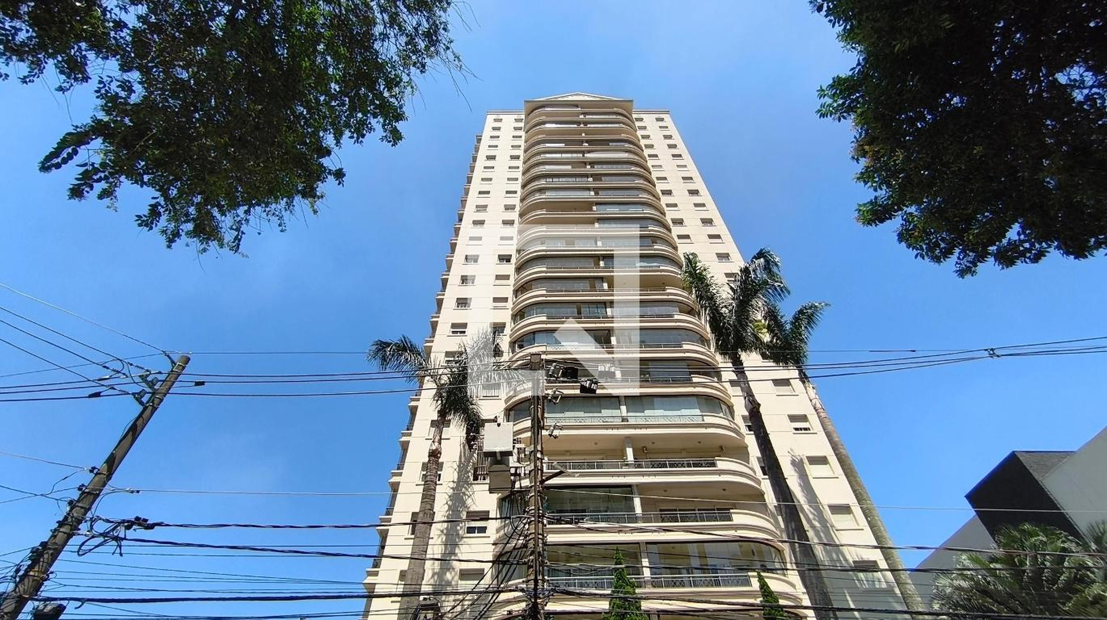 Fachada do Prédio Condomínio La Tour