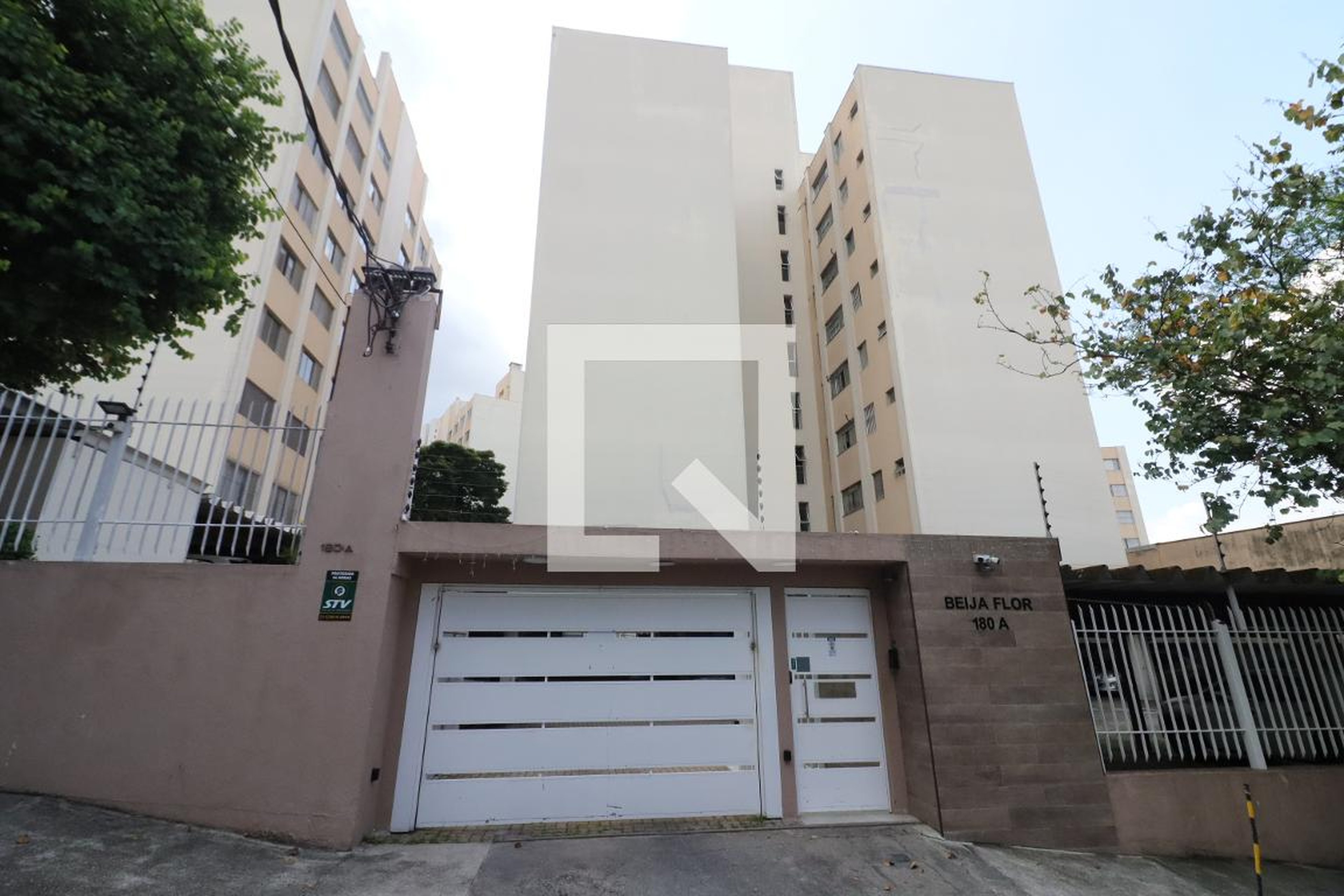 Fachada Condomínio em Rua Doutor Aires Martins Torres, 180A