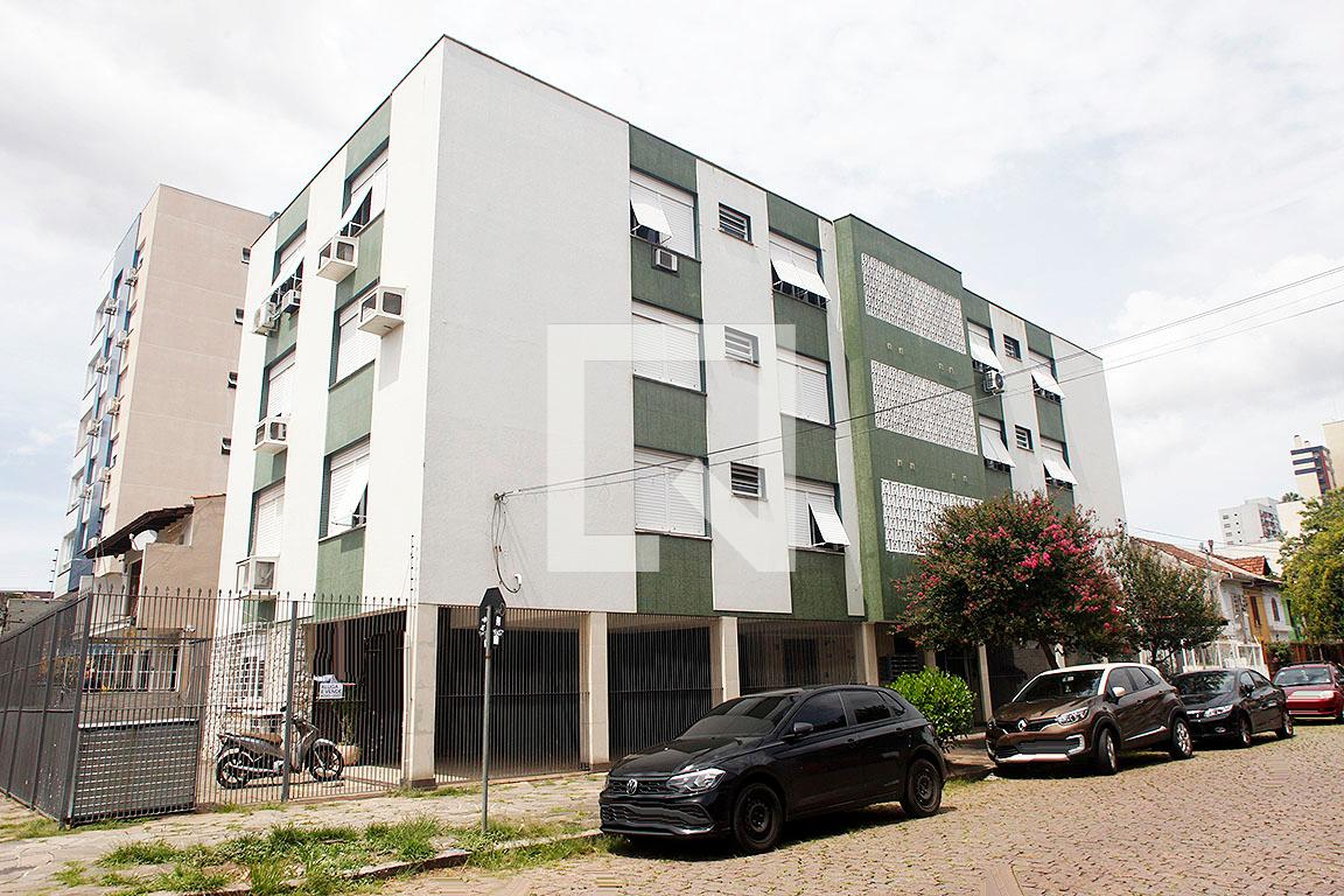 Fachada Condomínio em Rua Domingos Crescêncio, 437