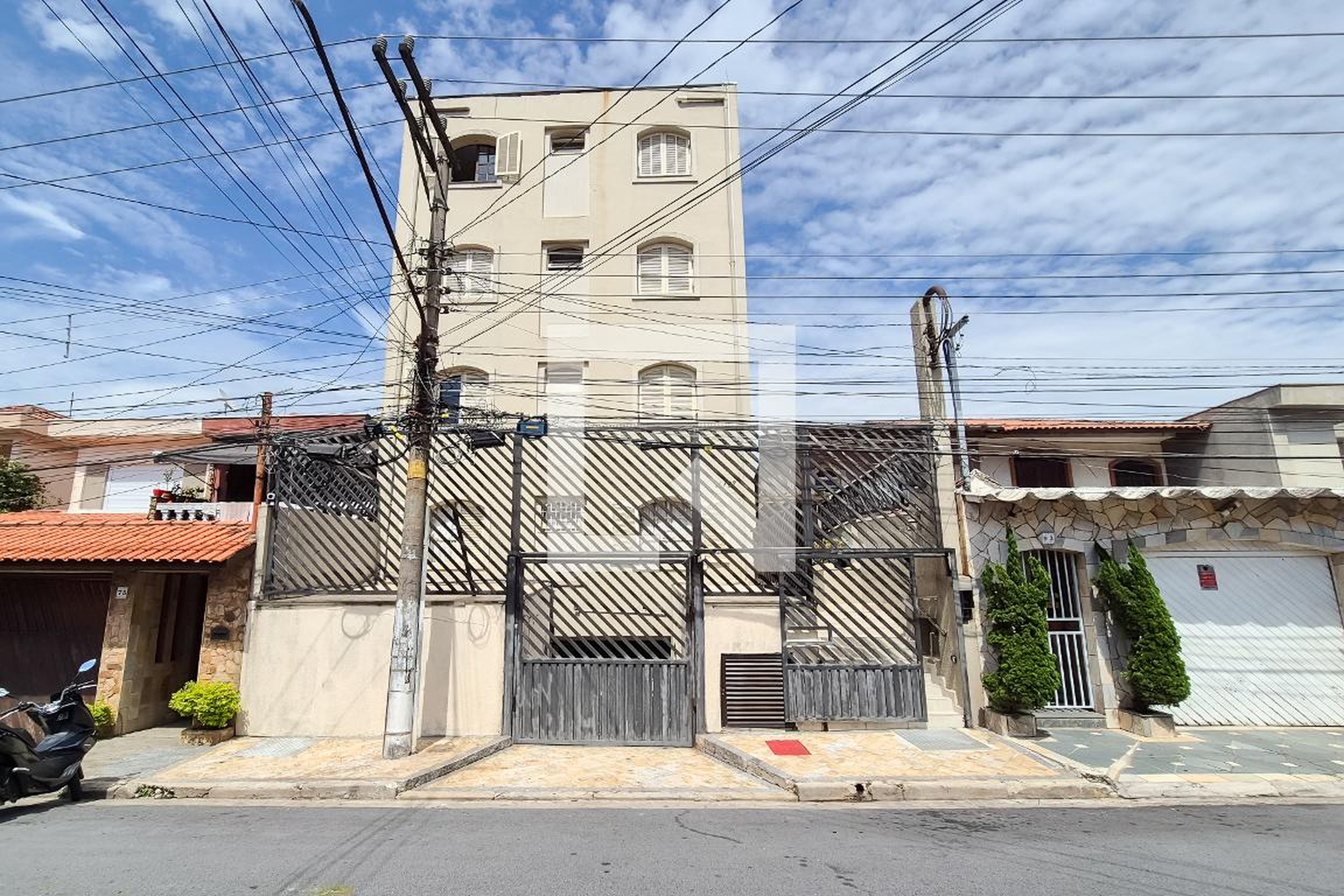 Fachada do Prédio Condomínio em Rua Bahia, 87