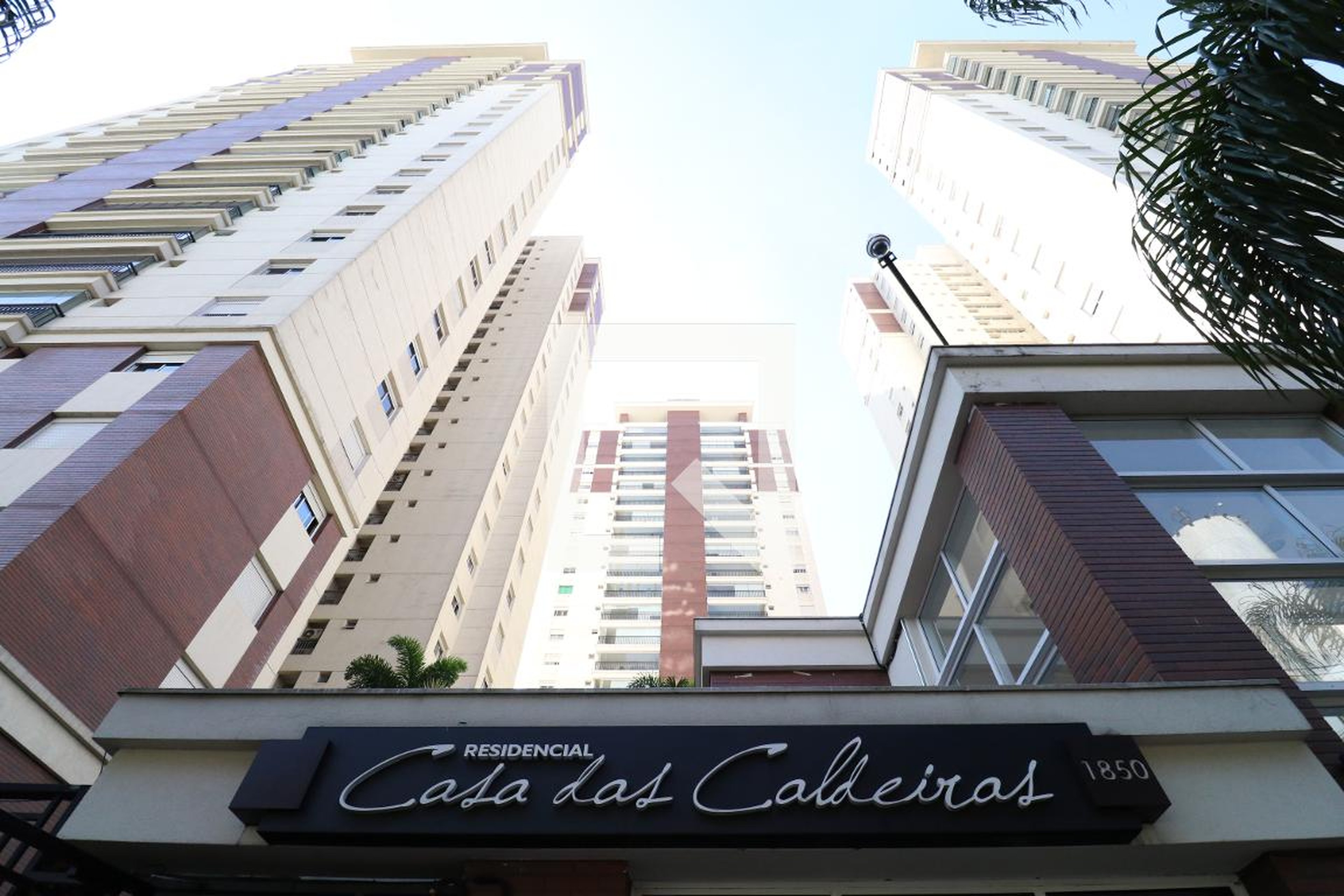 Fachada Condomínio Casa das Caldeiras