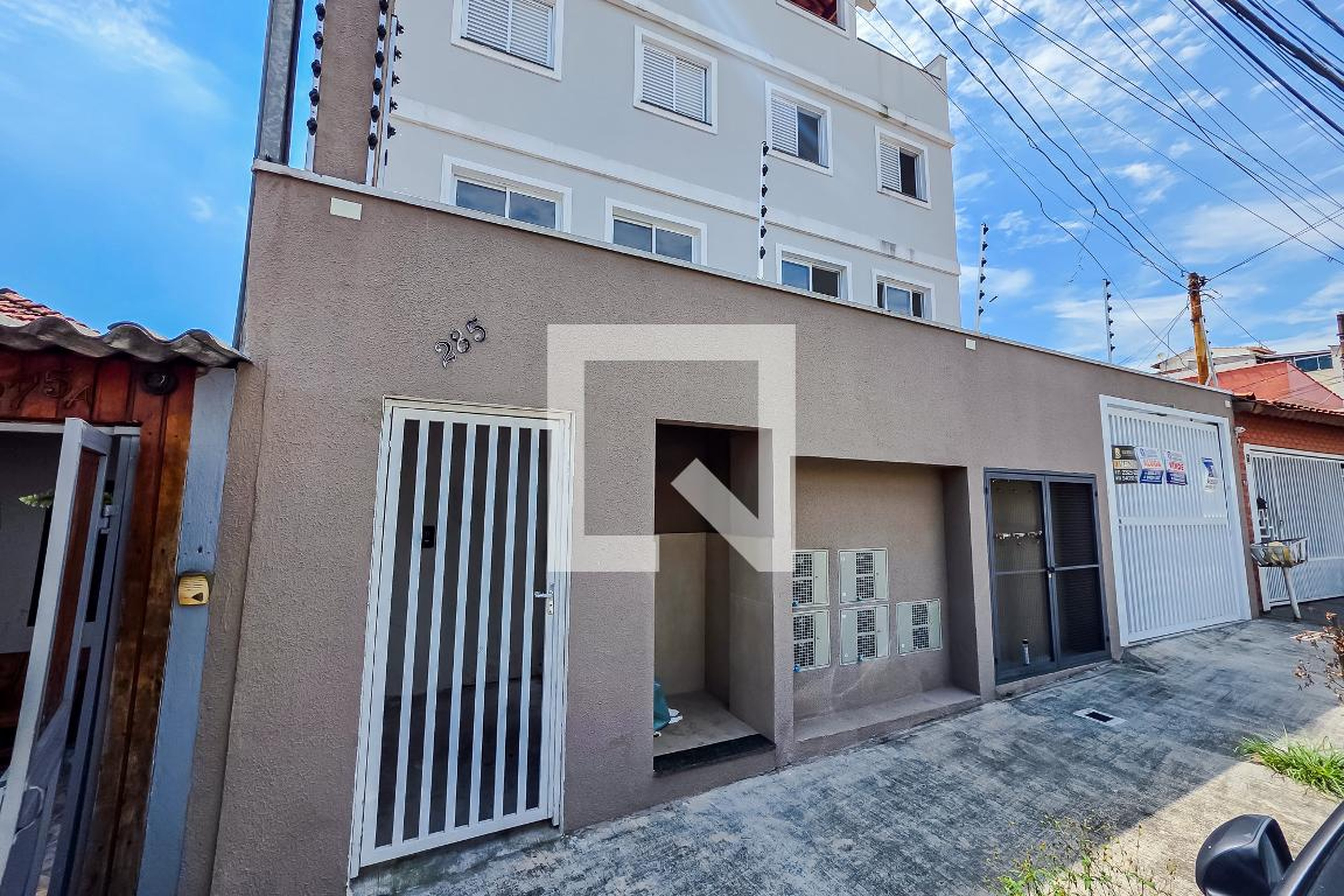 Fachada Condomínio em Rua Gana, 285