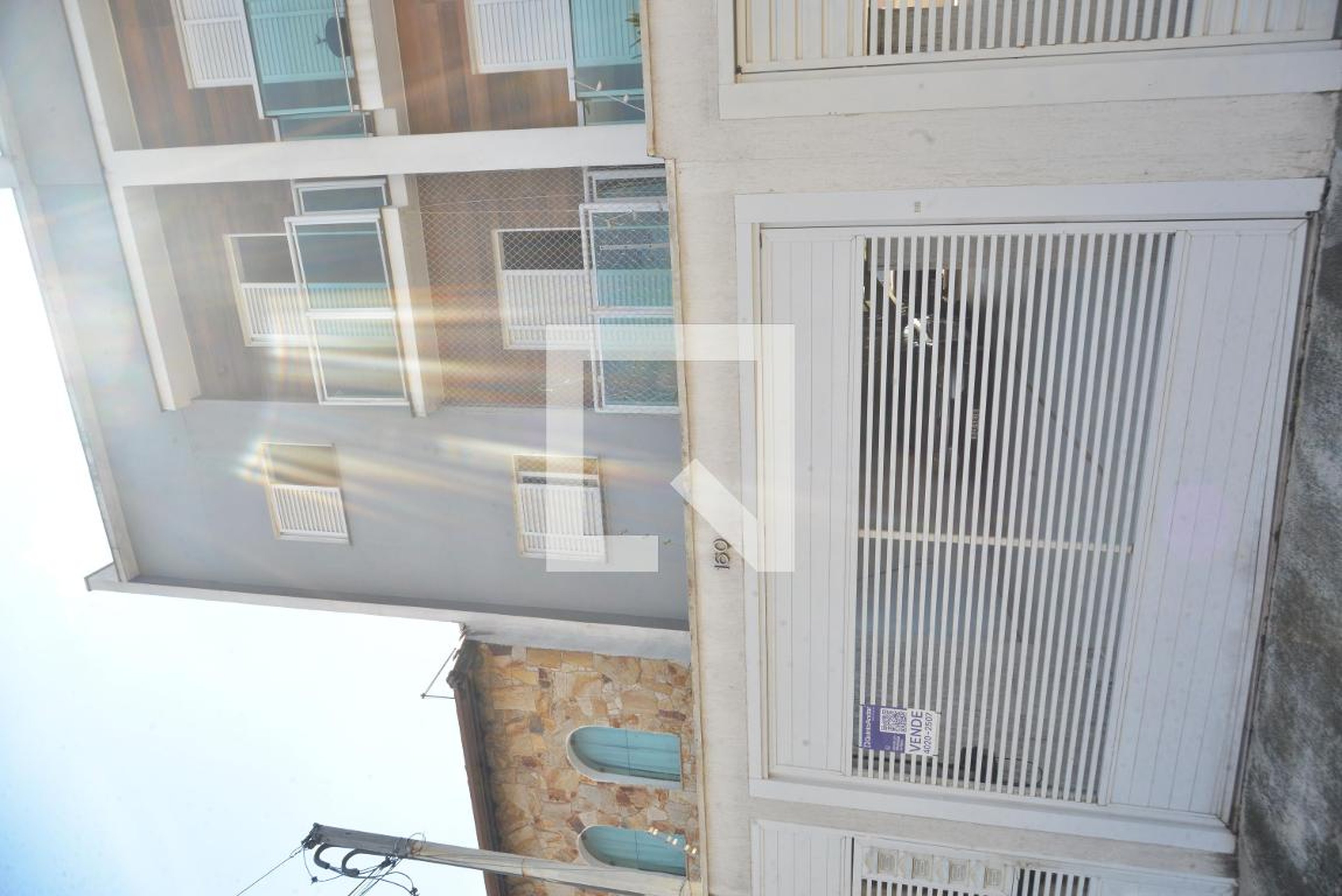 Fachada do Prédio Condomínio em Rua Cândido Rodrigues, 160