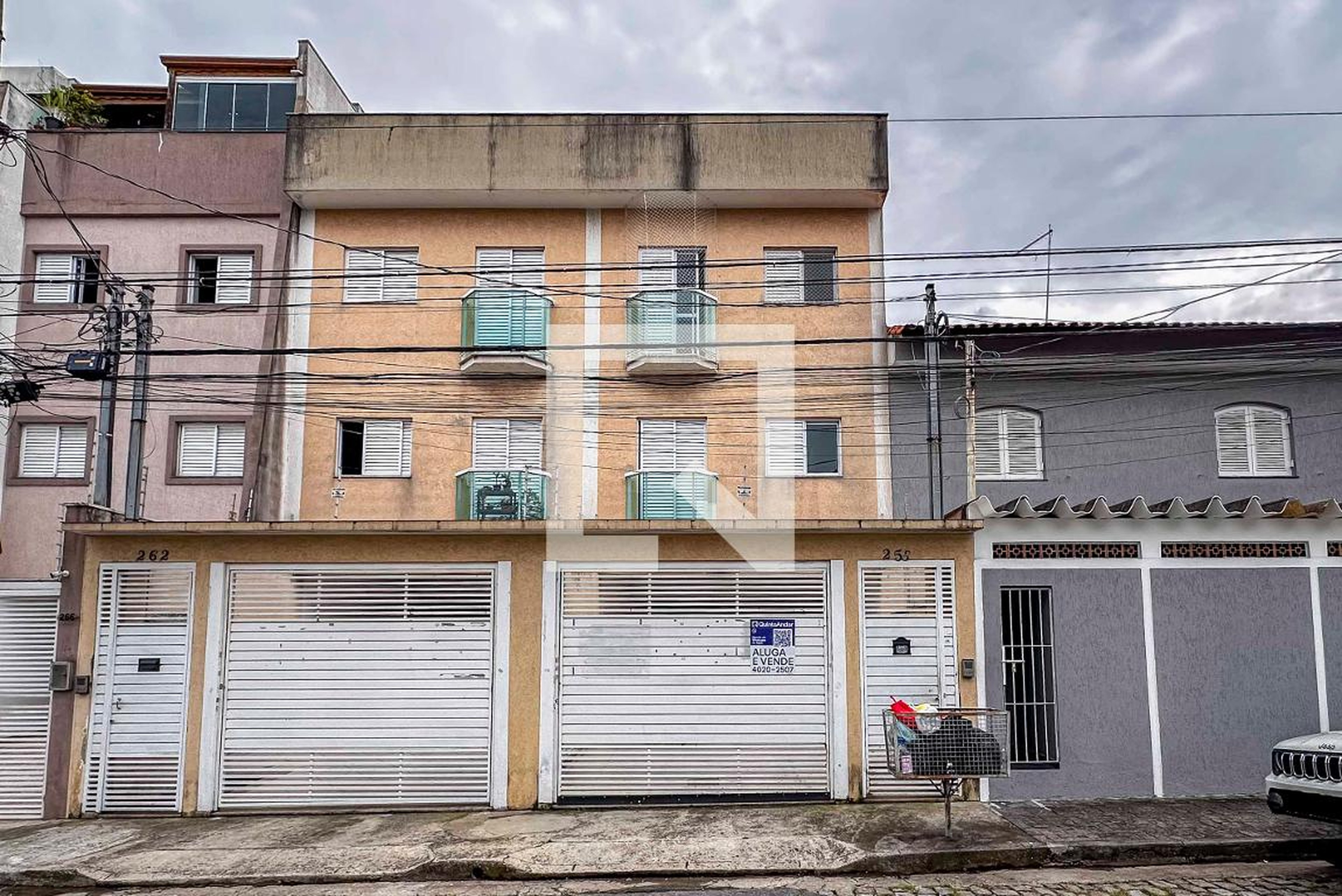 Fachada Condomínio em Rua Santarém, 258