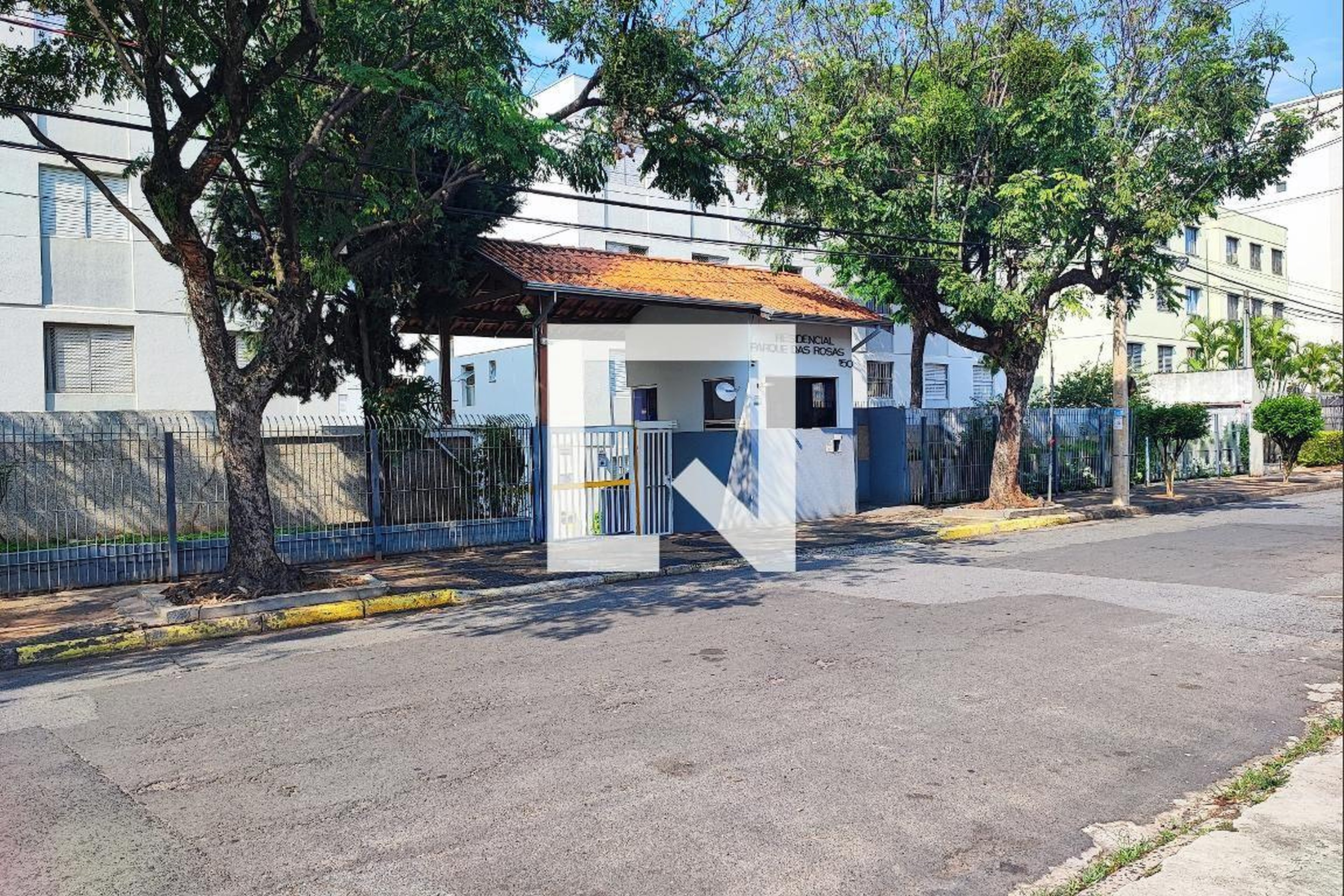 Fachada do Condomínio Condomínio Parque das Rosas