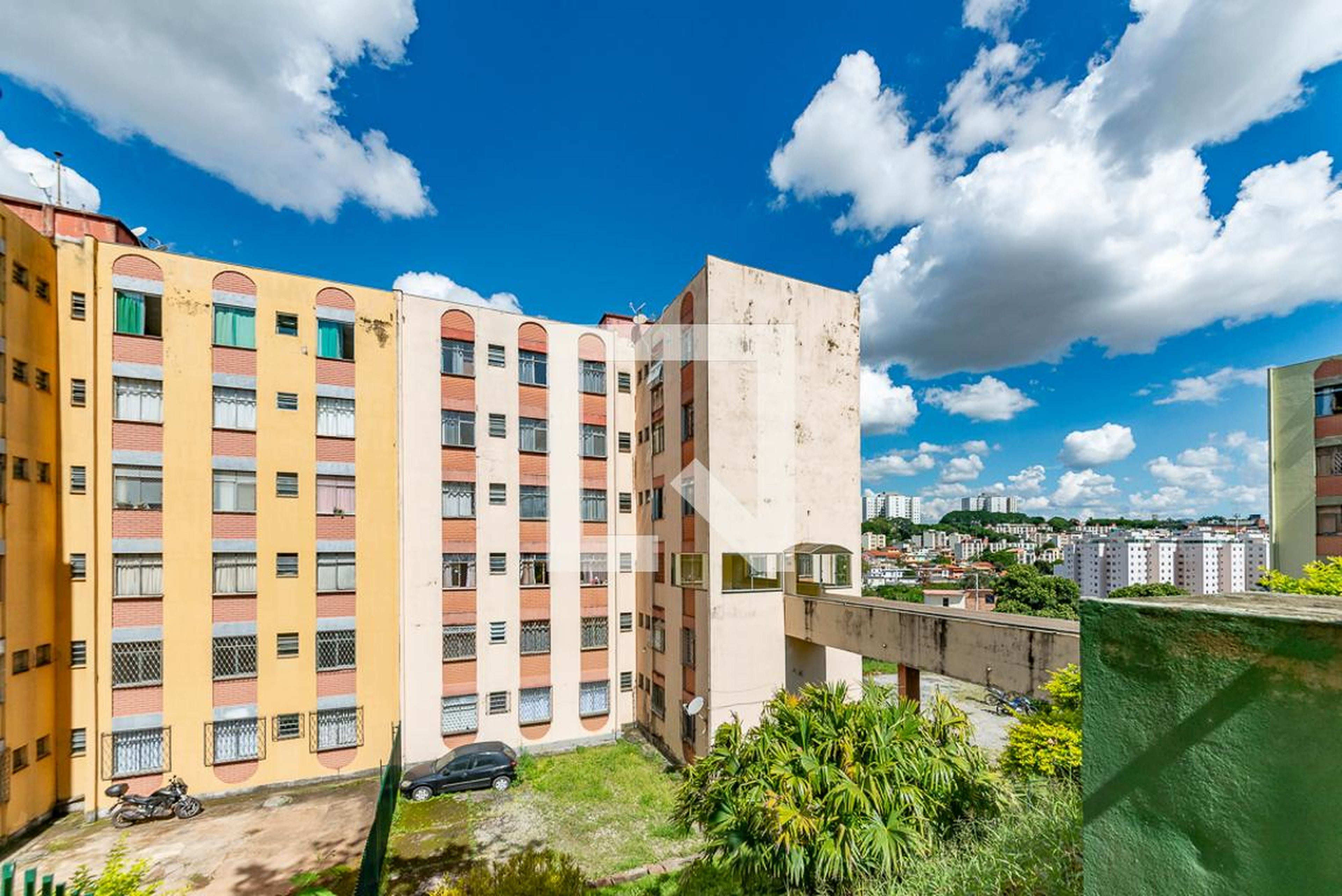 Fachada Condomínio em Rua Leopoldo Bian, 403