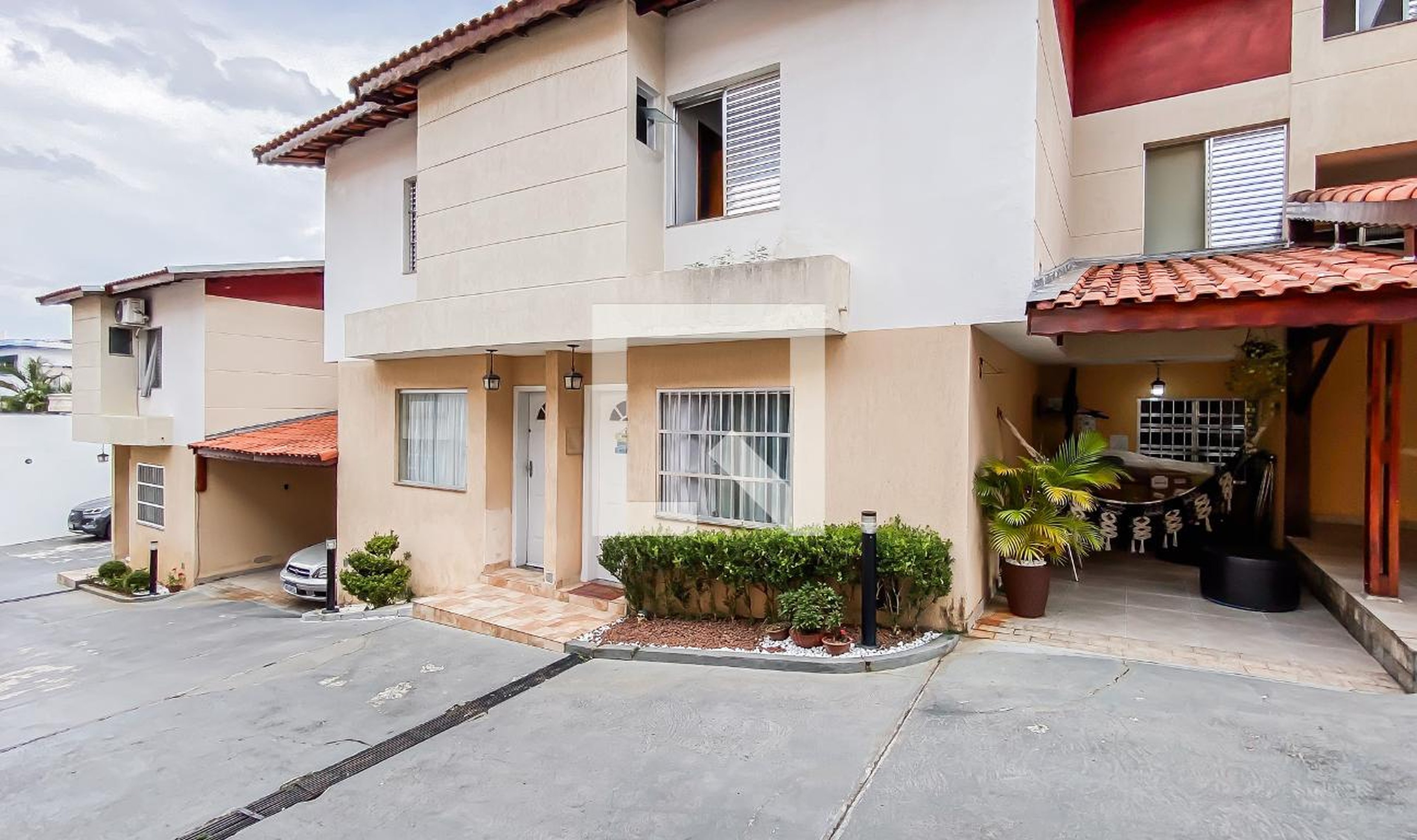 Fachada Condomínio em Rua Ovídio Lopes, 600