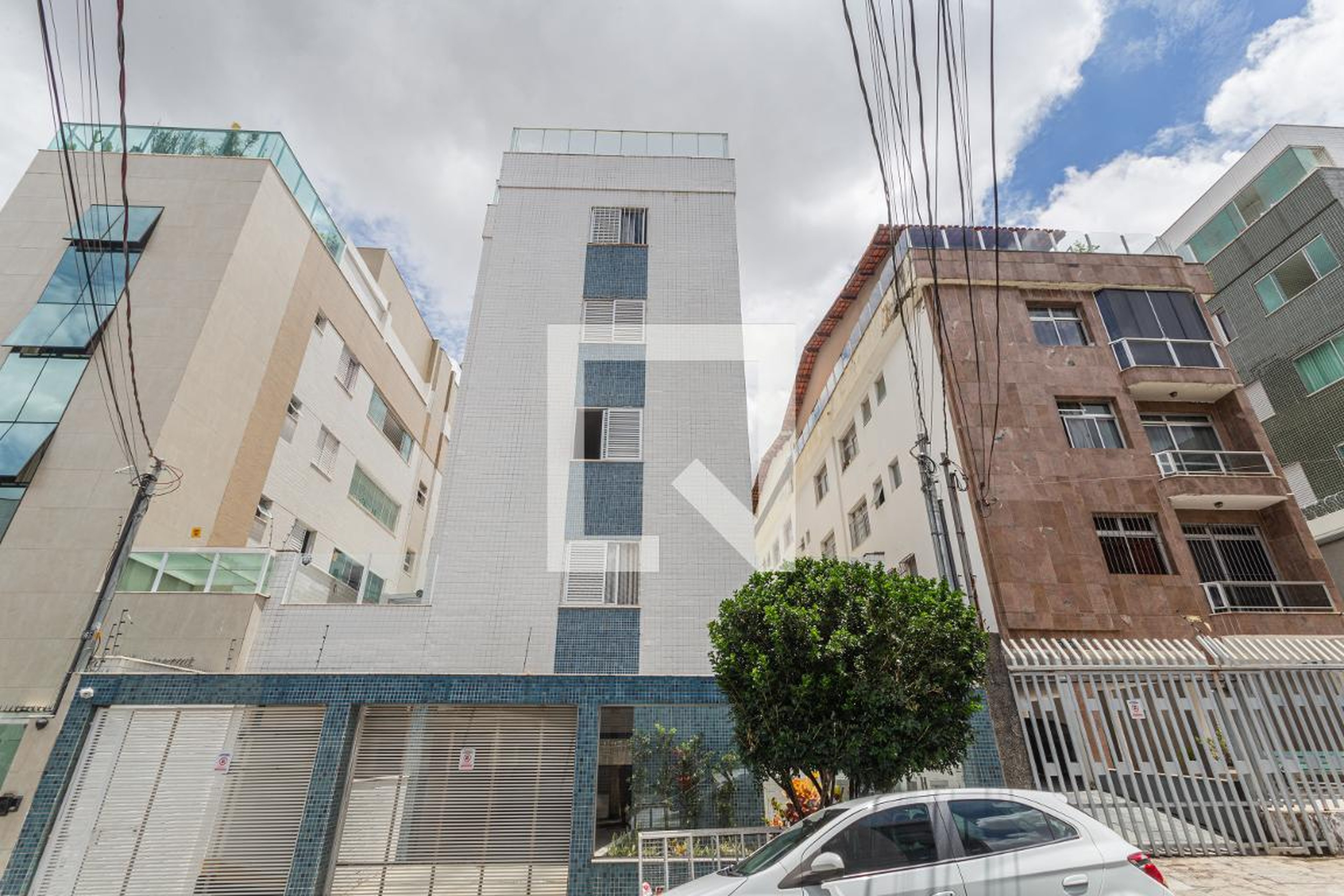 Fachada Condomínio em Rua Deputado Bernardino Sena Figueiredo, 1177