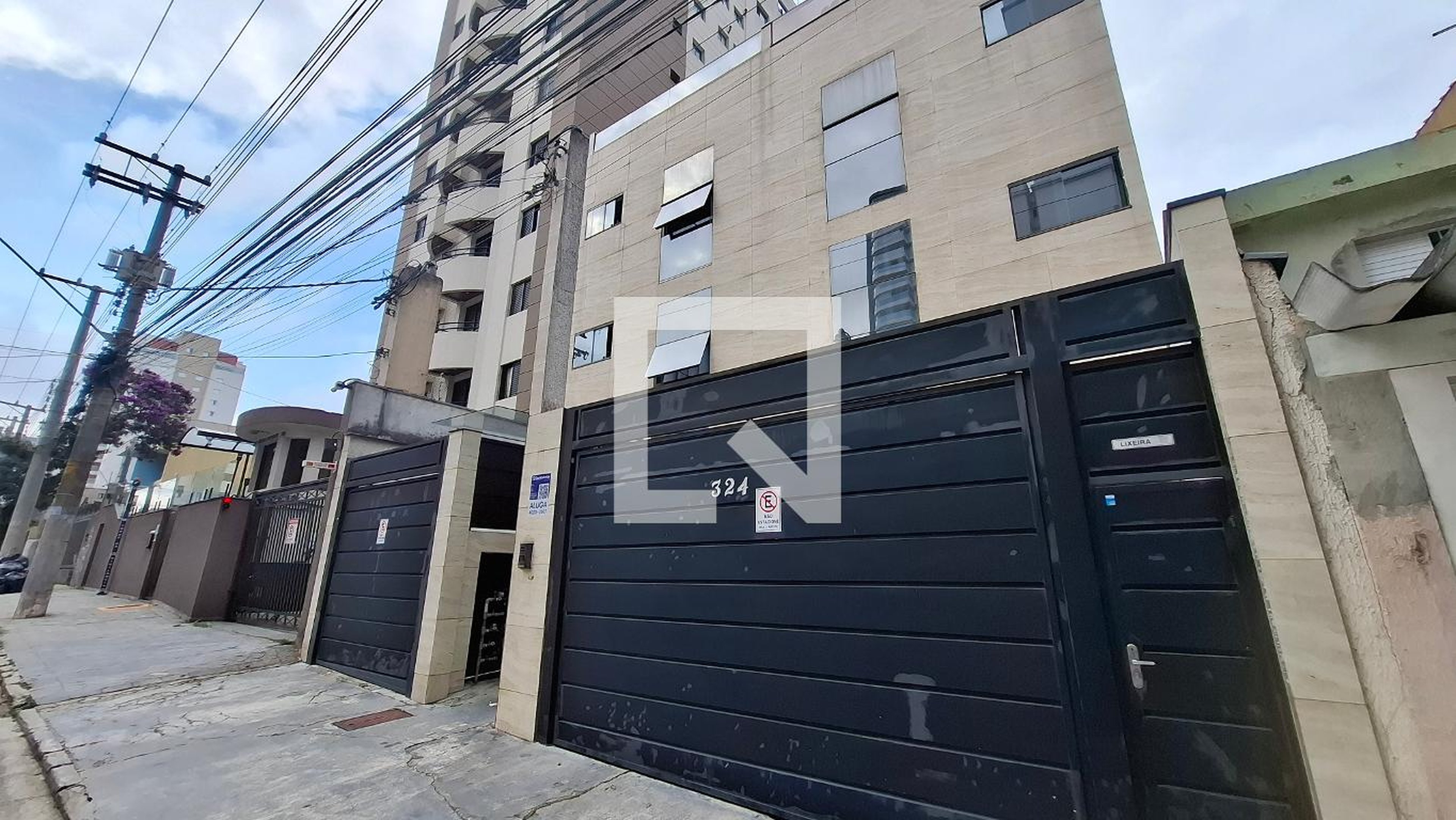 Fachada Condomínio em Rua Vitória Régia, 324