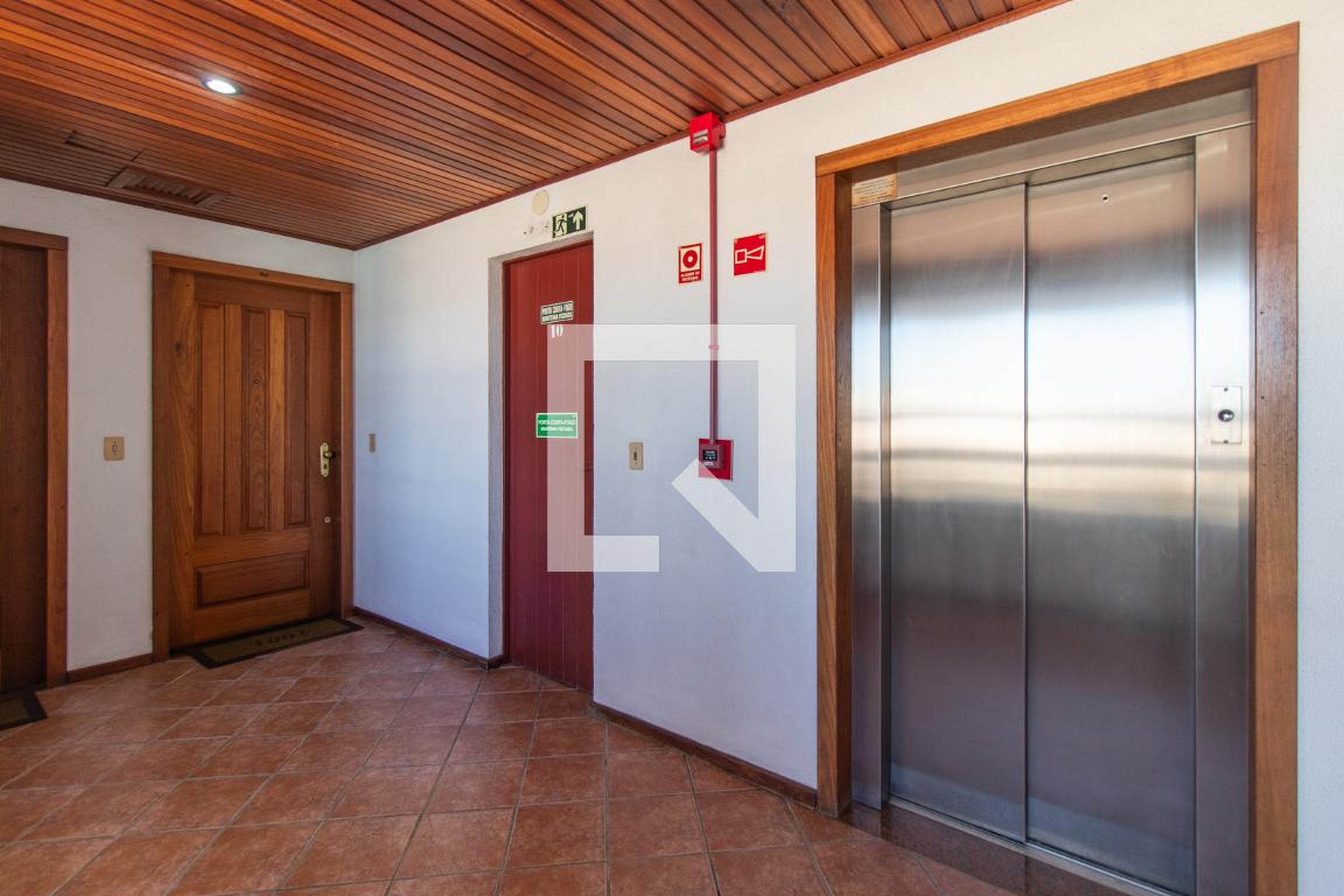 Elevador - Village Tirol